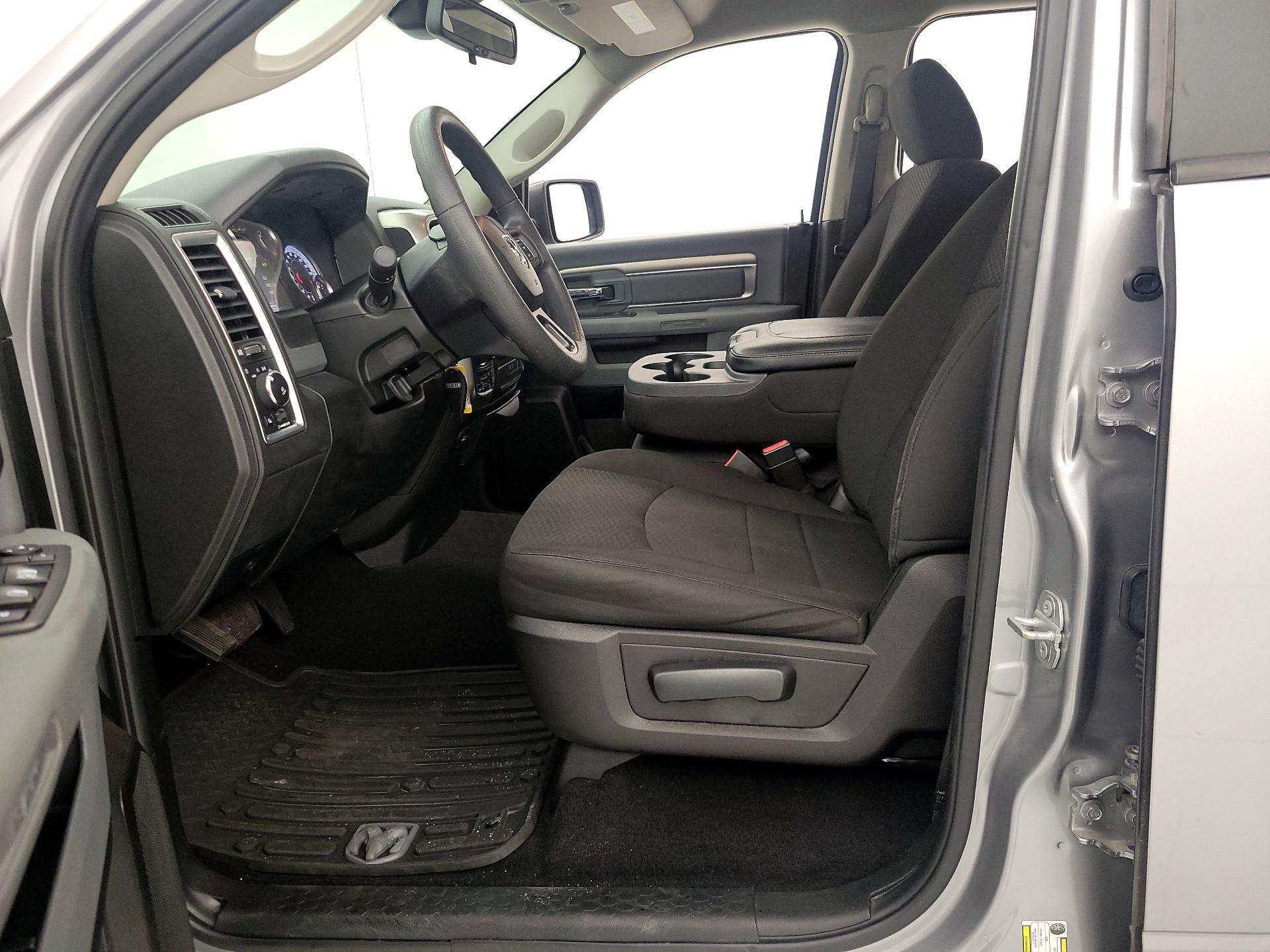 Thumbnail: 2019 RAM 1500 Classic - 11