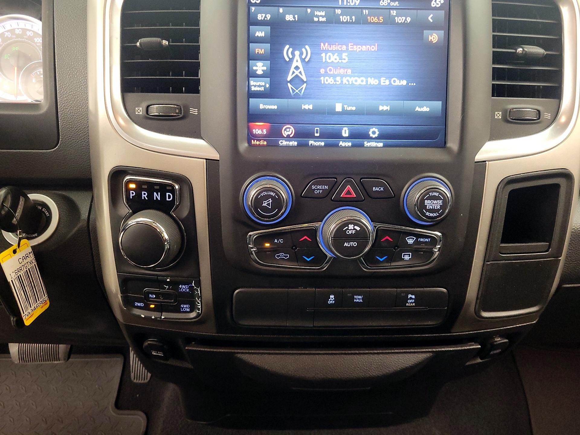 Thumbnail: 2019 RAM 1500 Classic - 16