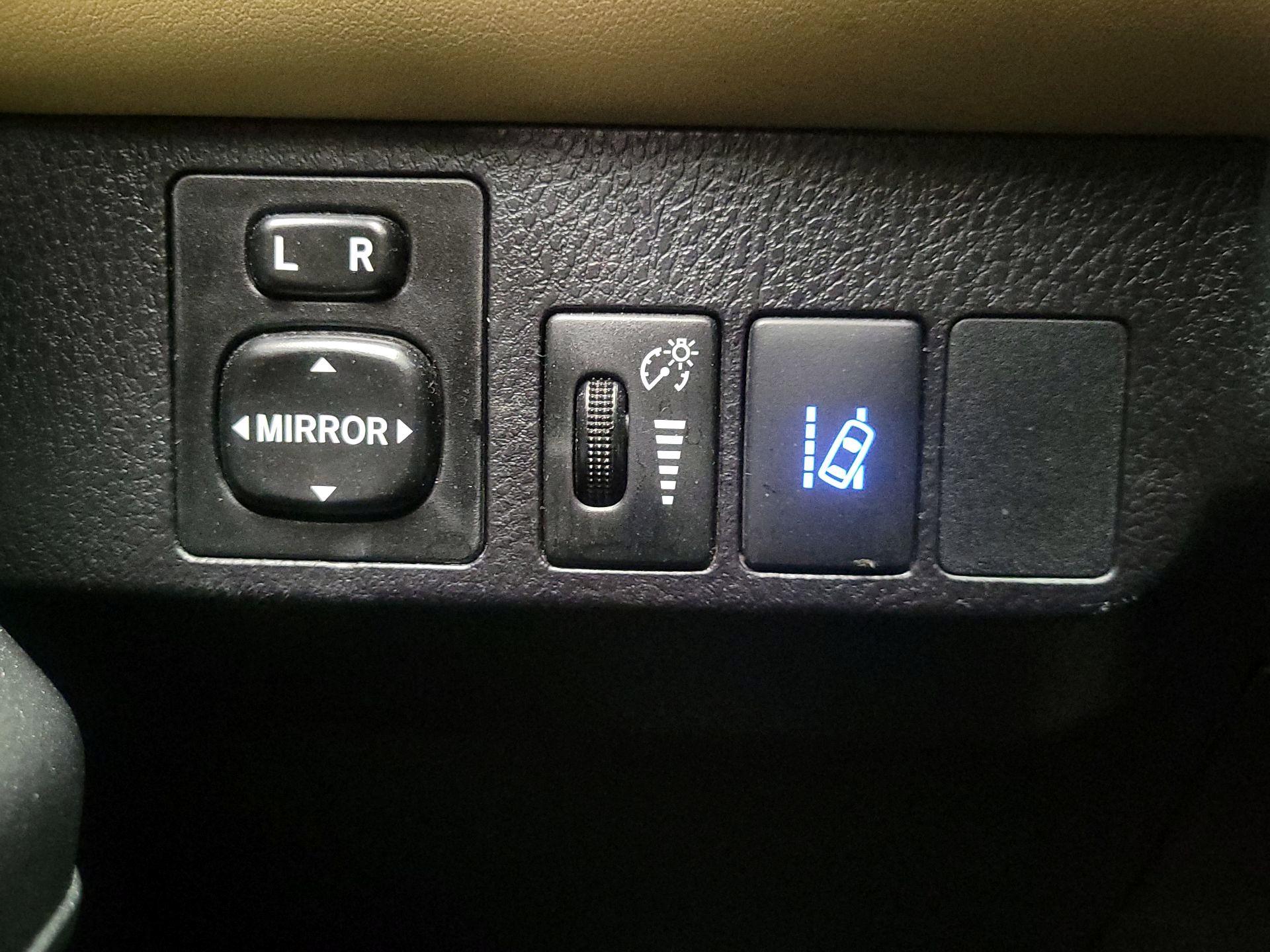 Thumbnail: 2017 Toyota RAV4 - 13