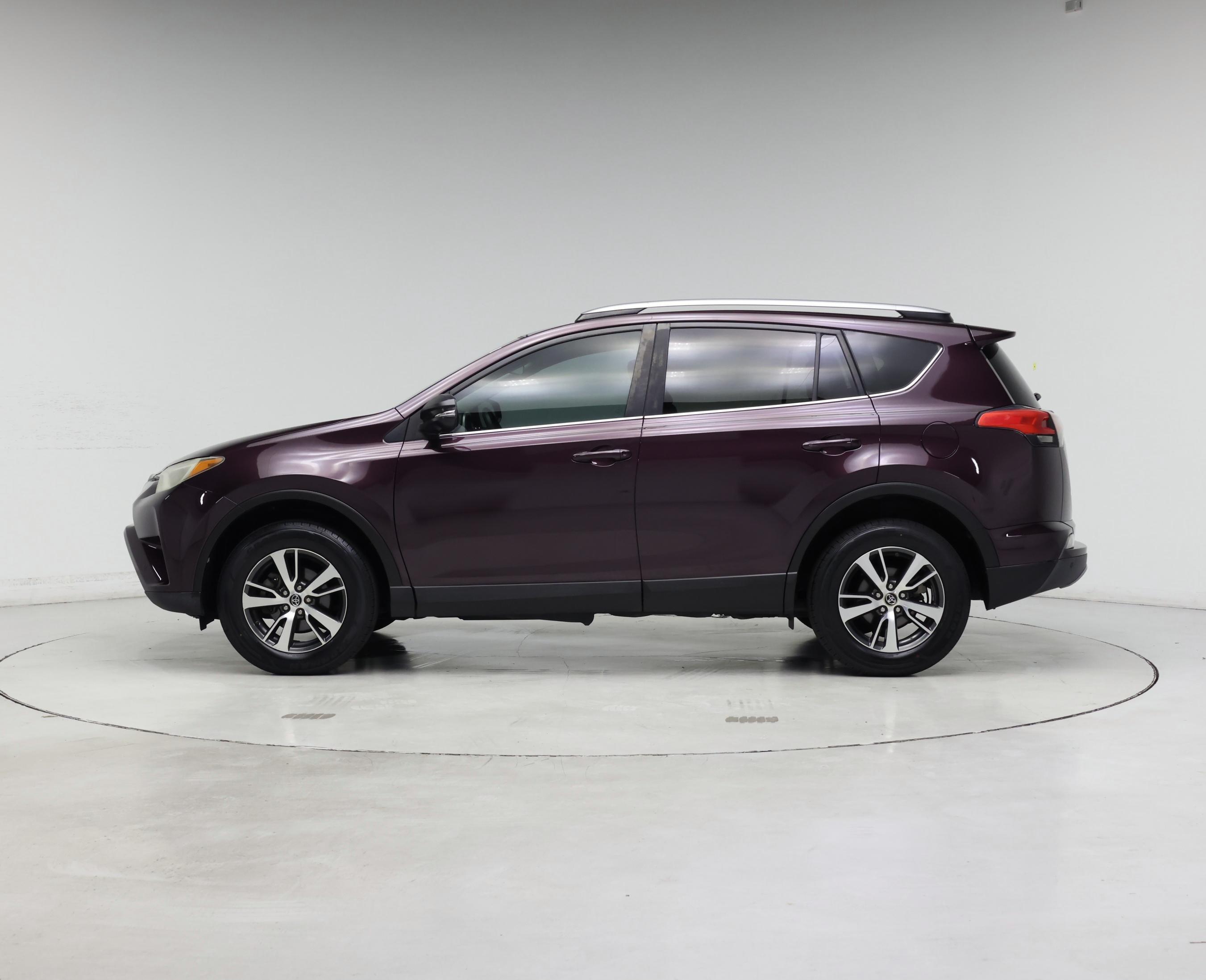 Thumbnail: 2017 Toyota RAV4 - 3