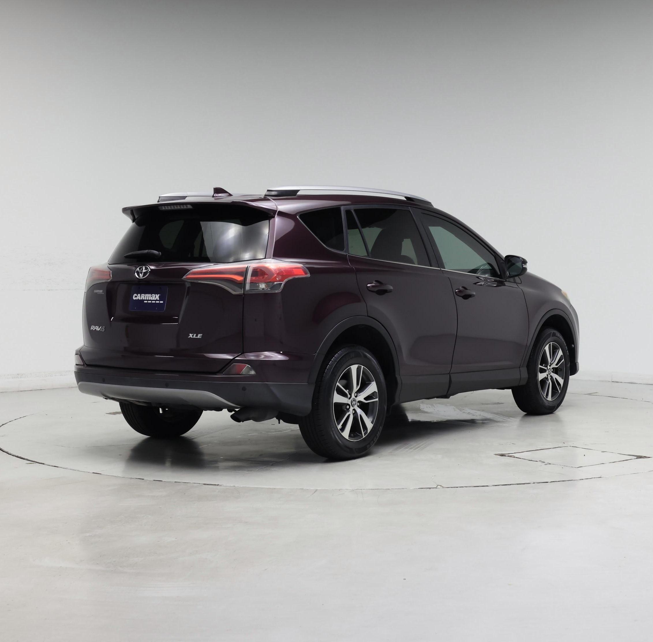 Thumbnail: 2017 Toyota RAV4 - 8