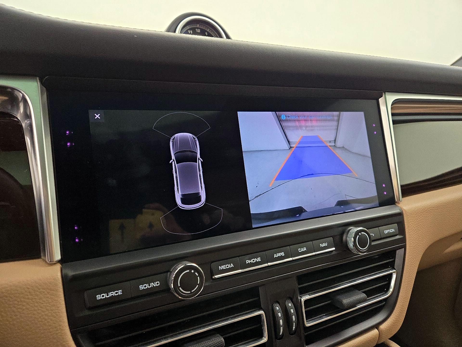 Thumbnail: 2020 Porsche Macan - 15