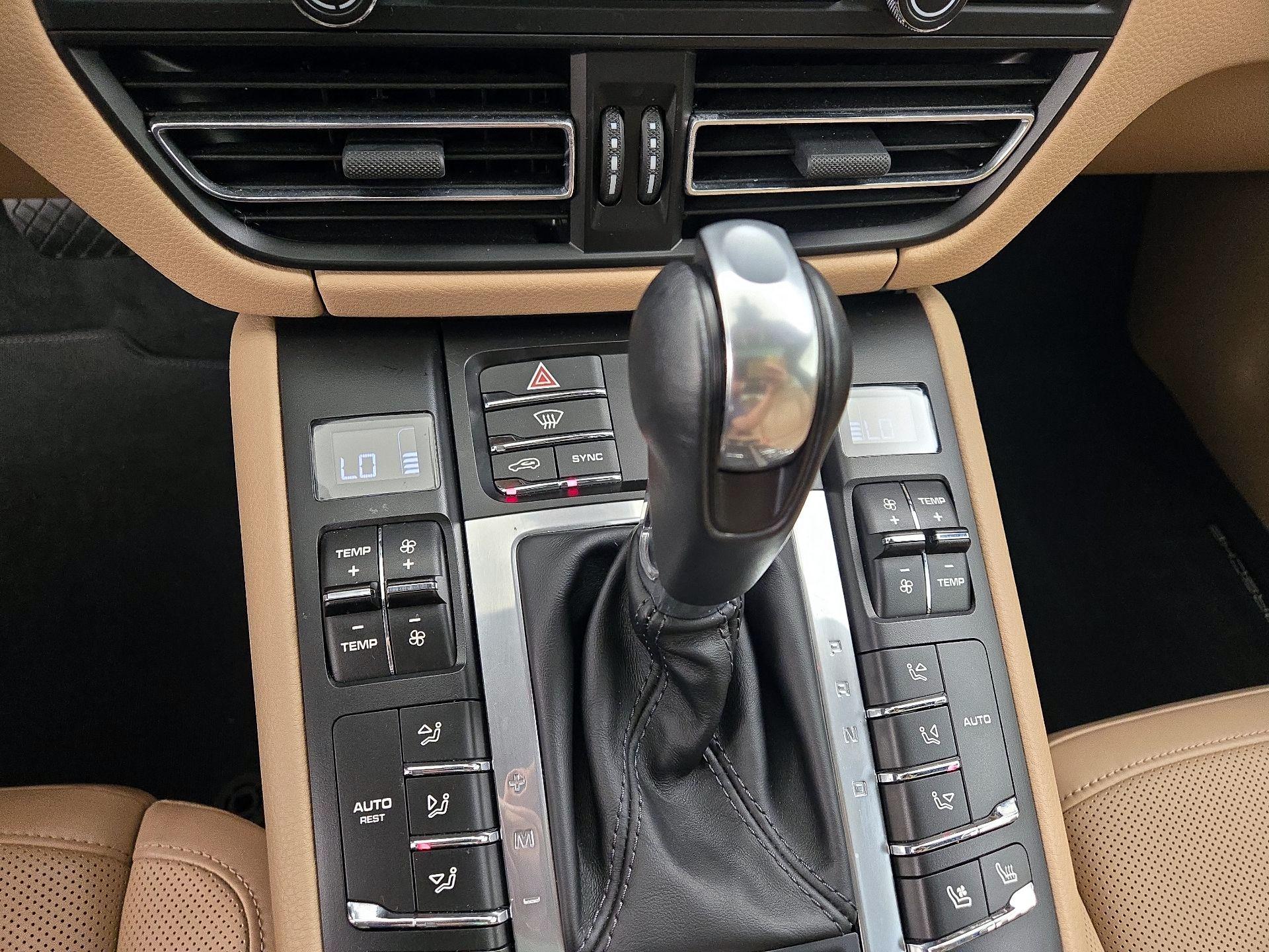 Thumbnail: 2020 Porsche Macan - 17