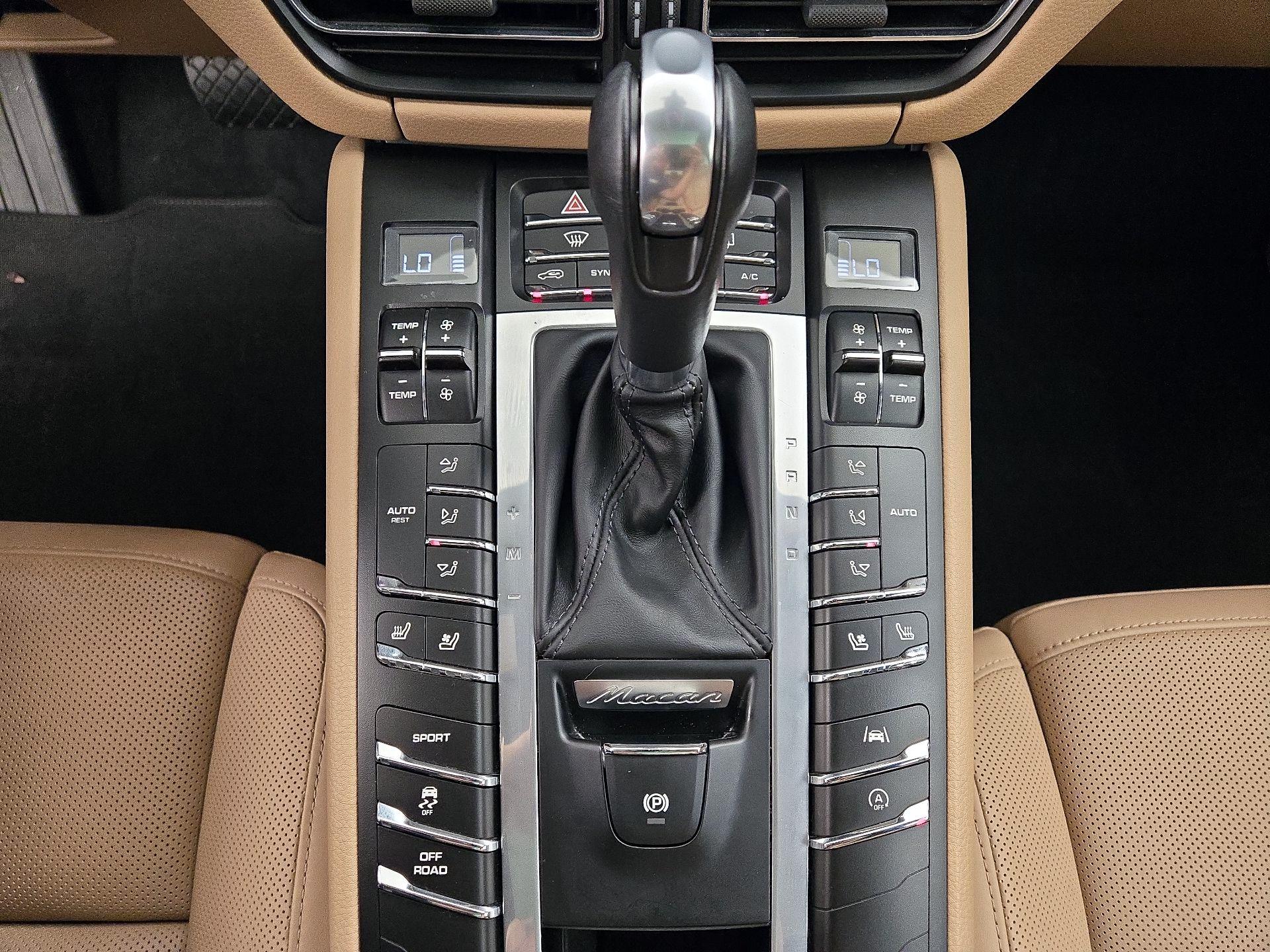 Thumbnail: 2020 Porsche Macan - 18