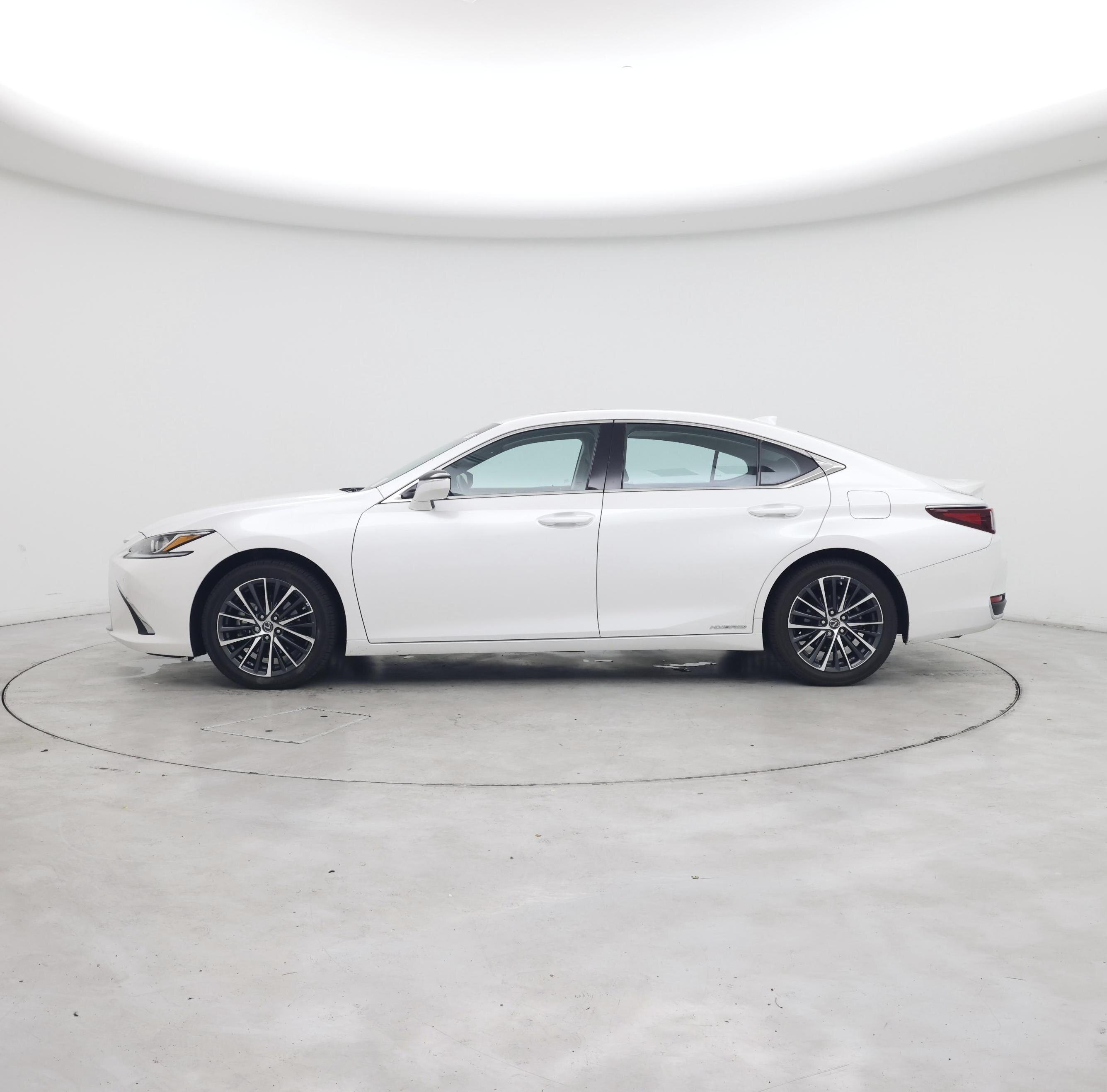 Thumbnail: 2022 Lexus ES - 3