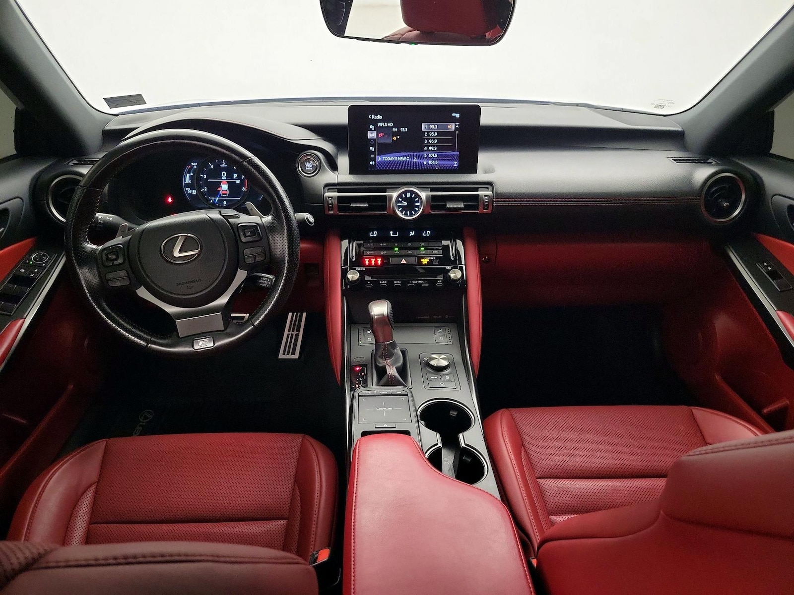 2021 Lexus IS listing photo 3