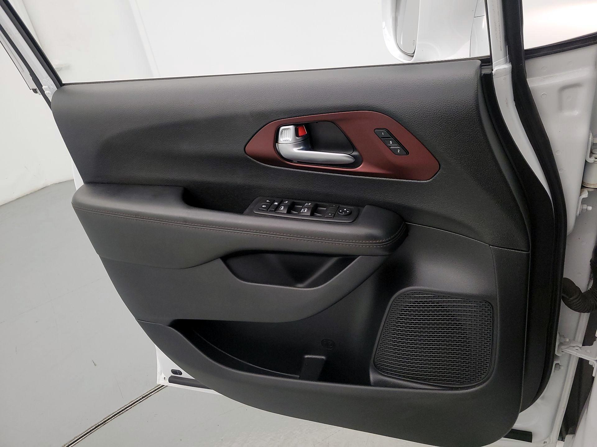 Thumbnail: 2020 Chrysler Pacifica - 12