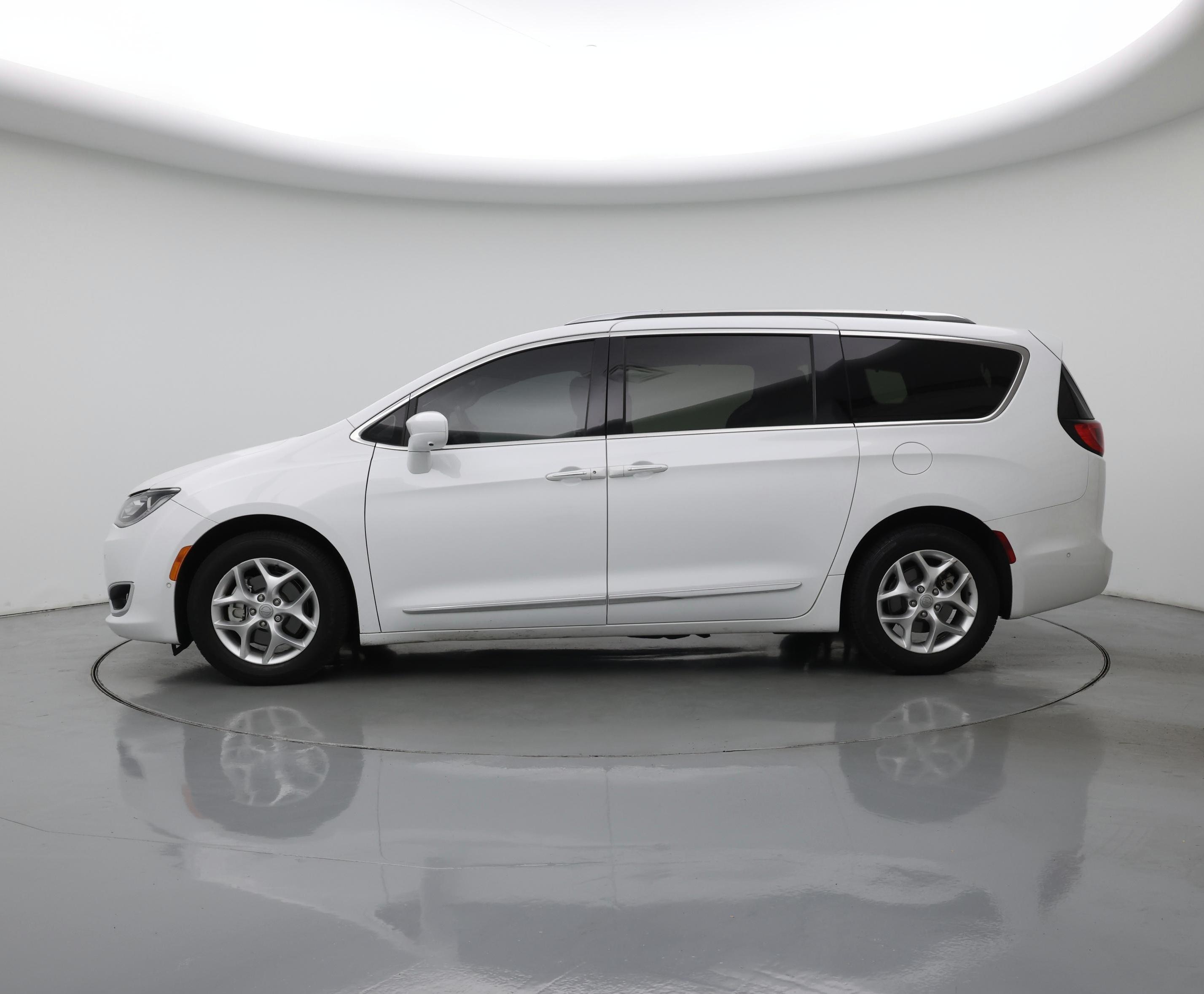 Thumbnail: 2020 Chrysler Pacifica - 3