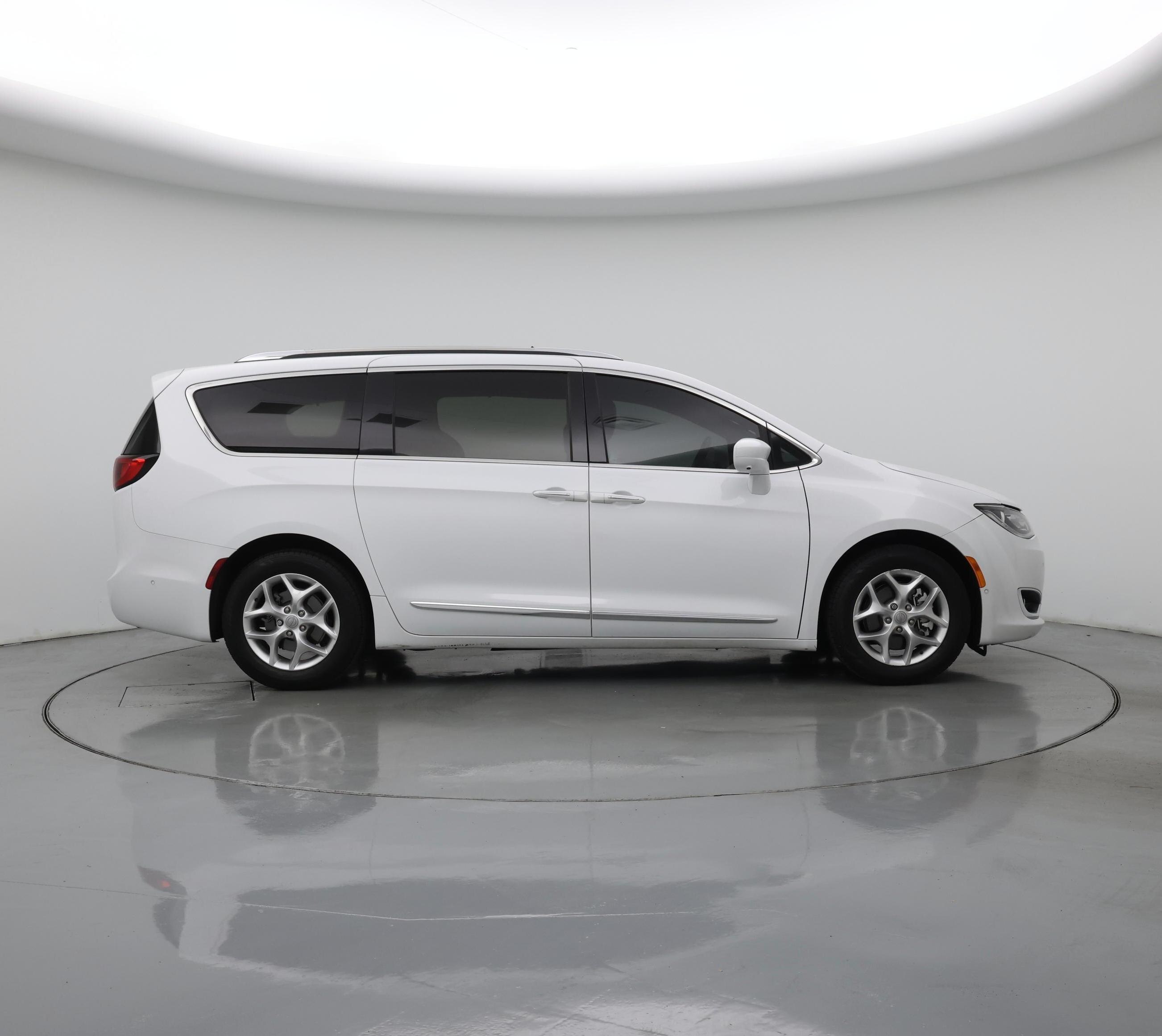 Thumbnail: 2020 Chrysler Pacifica - 7