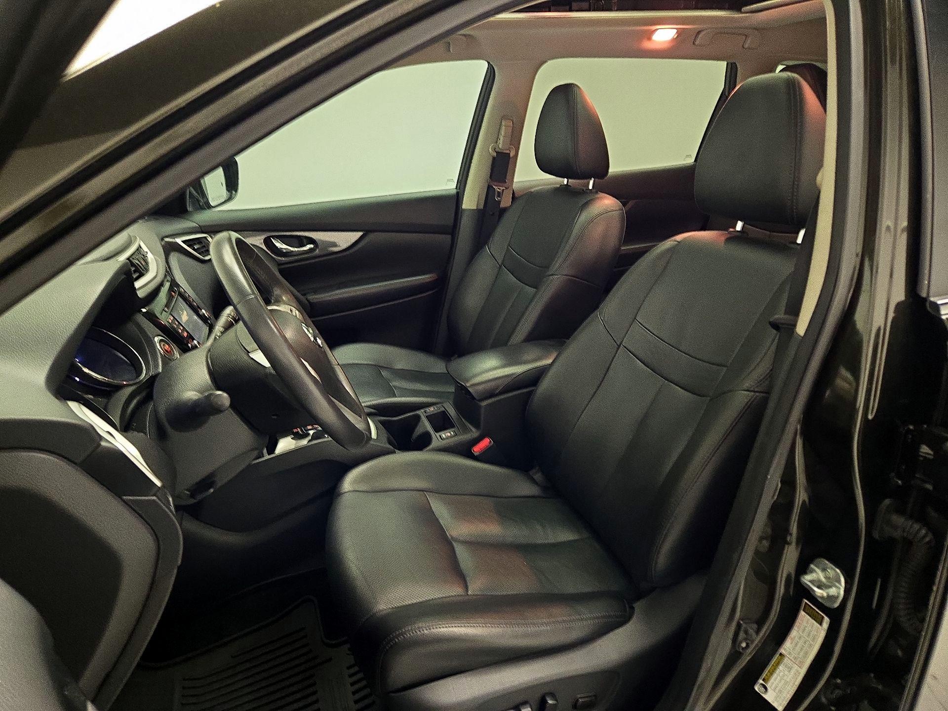 Thumbnail: 2016 Nissan Rogue - 11