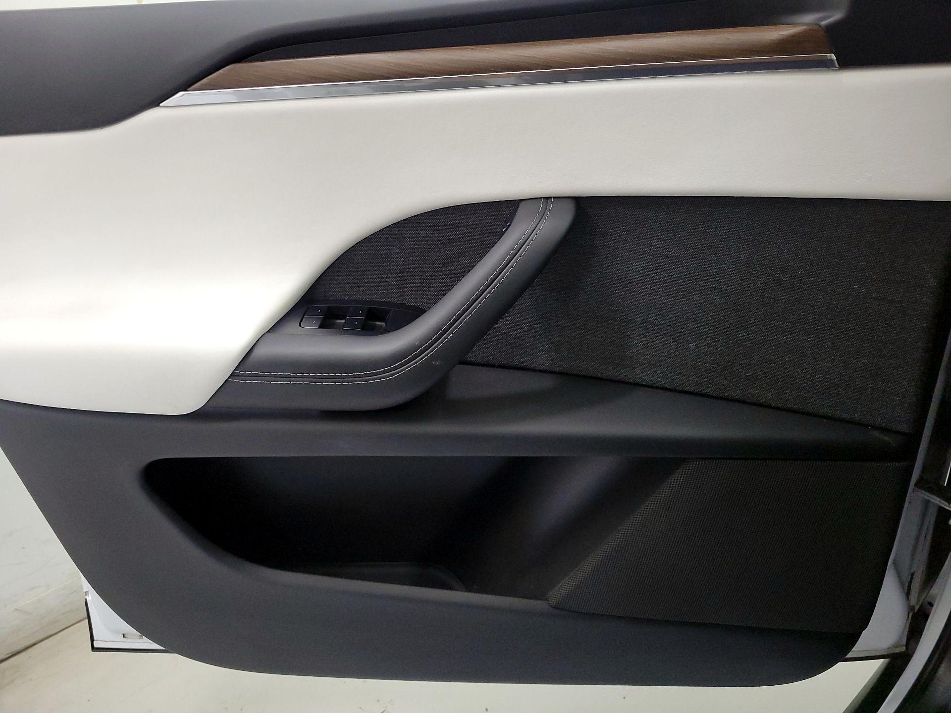 Thumbnail: 2022 Tesla Model X - 12