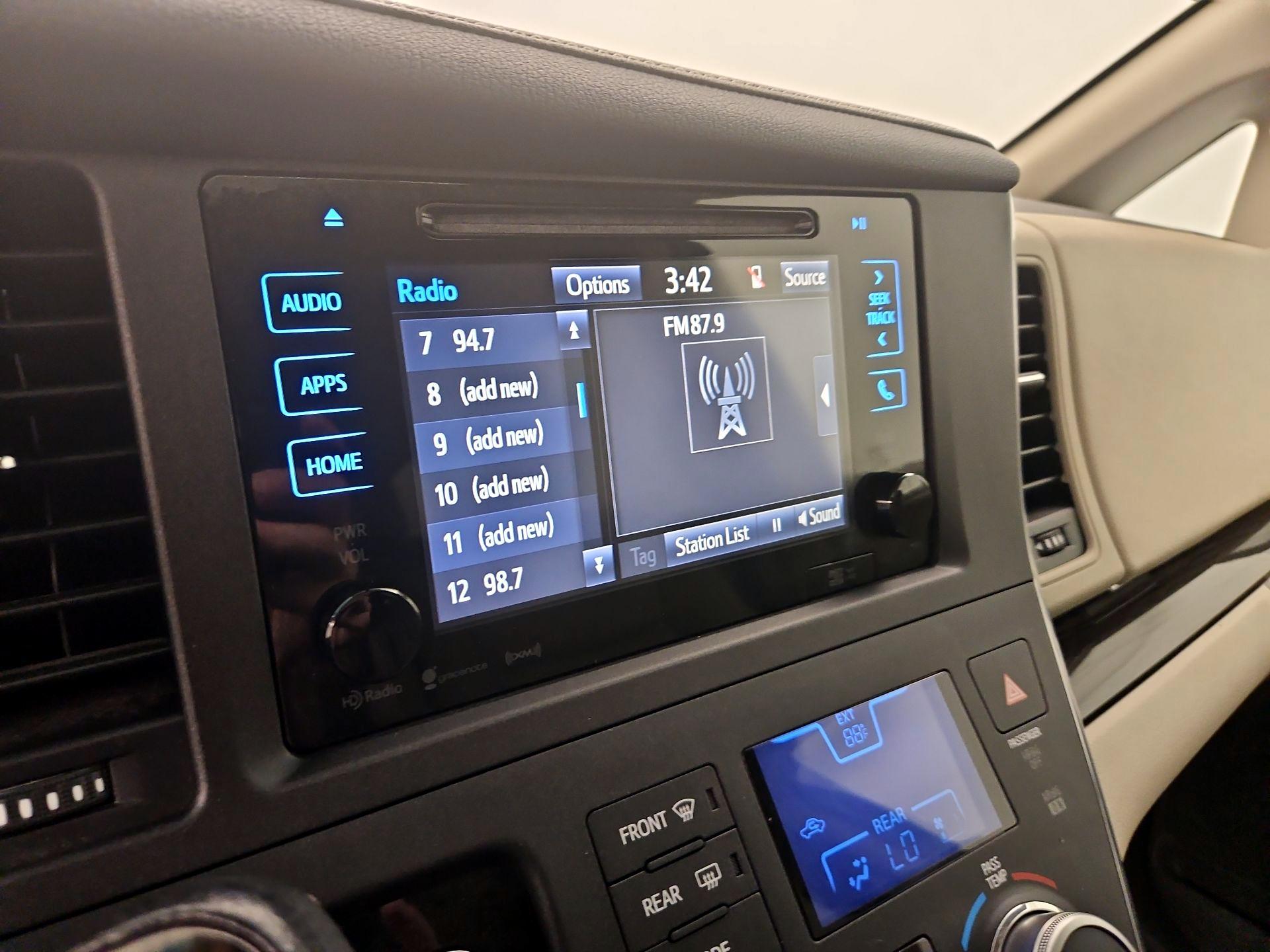 Thumbnail: 2016 Toyota Sienna - 15