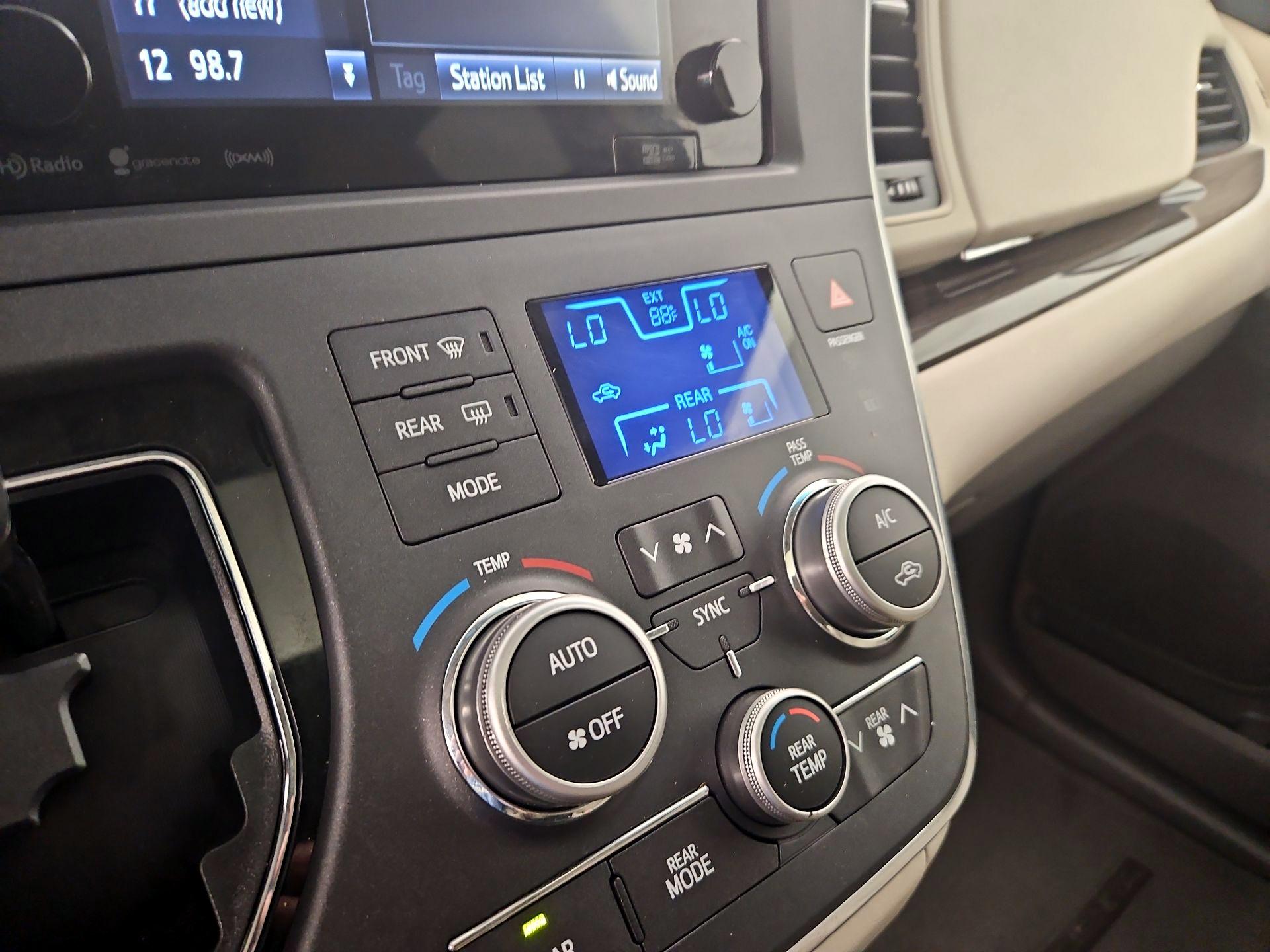 Thumbnail: 2016 Toyota Sienna - 16