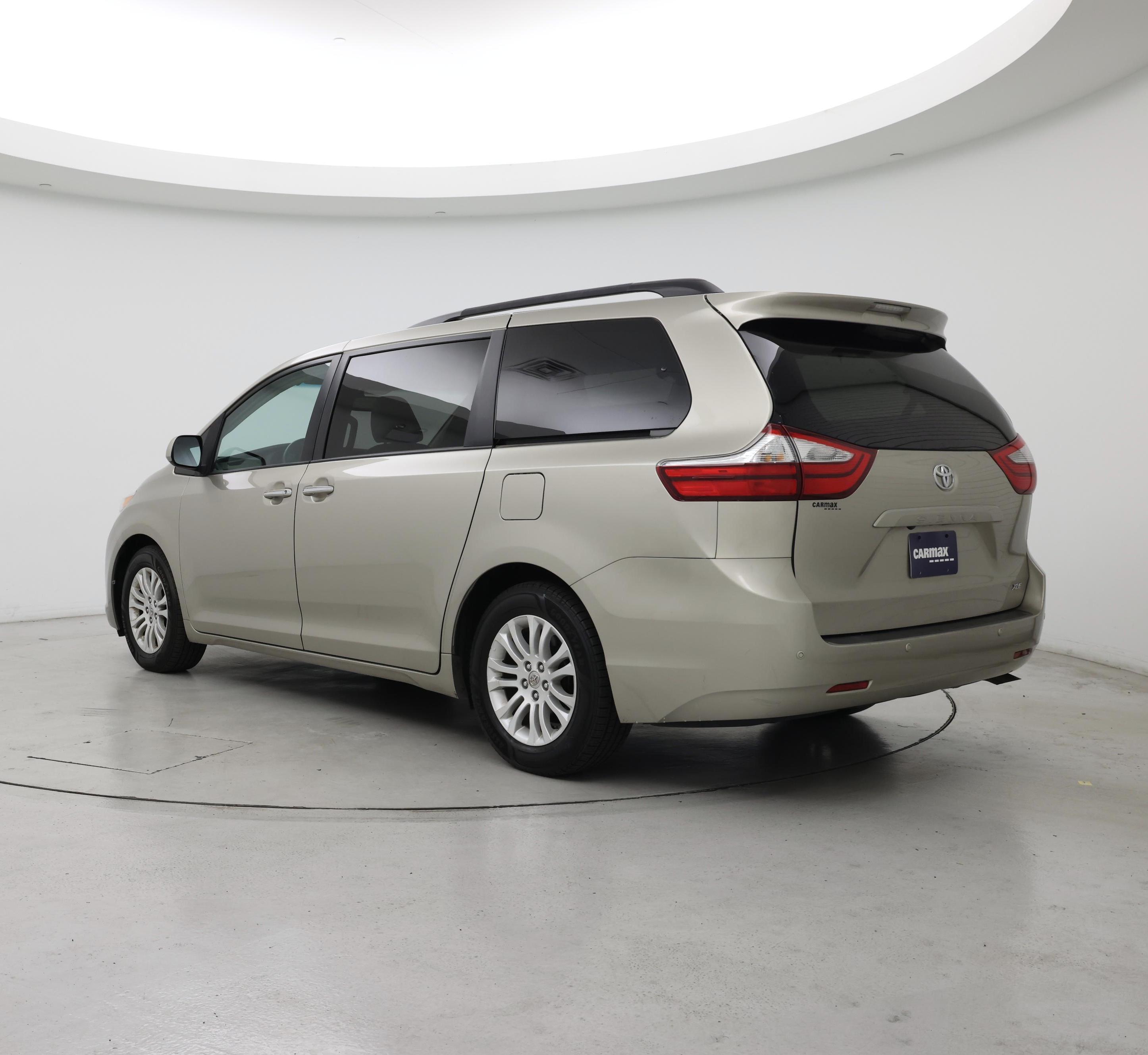 Thumbnail: 2016 Toyota Sienna - 2