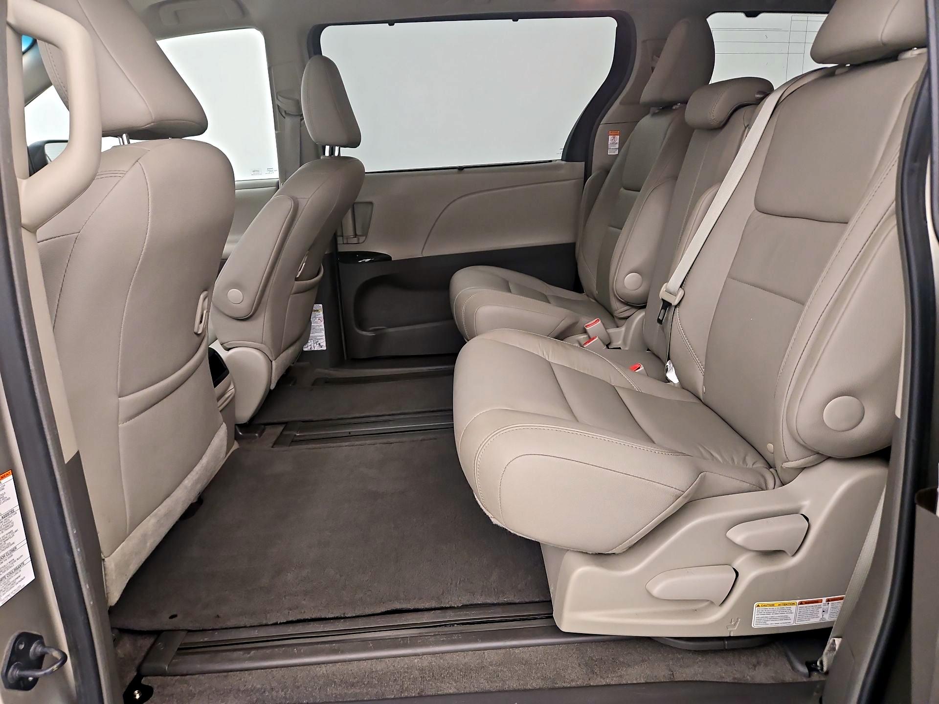 Thumbnail: 2016 Toyota Sienna - 20