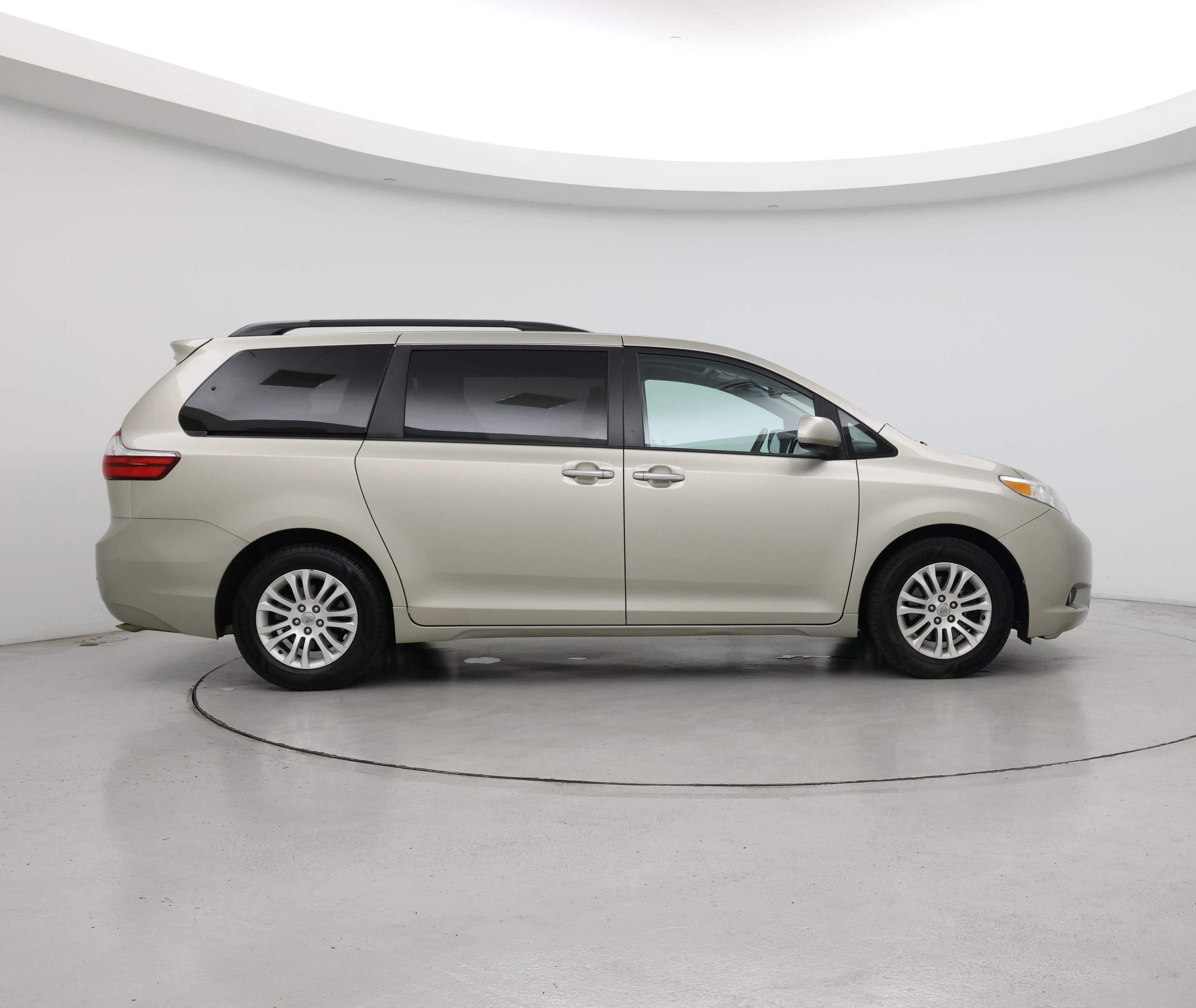 Thumbnail: 2016 Toyota Sienna - 7