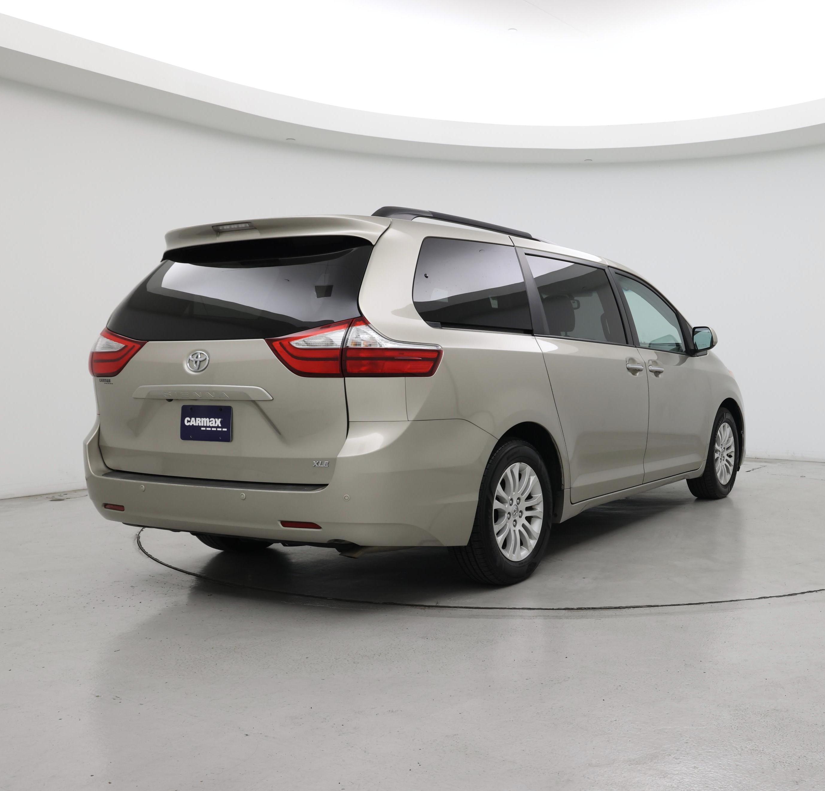 Thumbnail: 2016 Toyota Sienna - 8