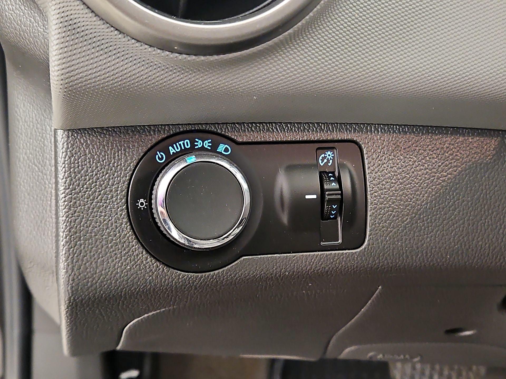 Thumbnail: 2015 Chevrolet Sonic - 13