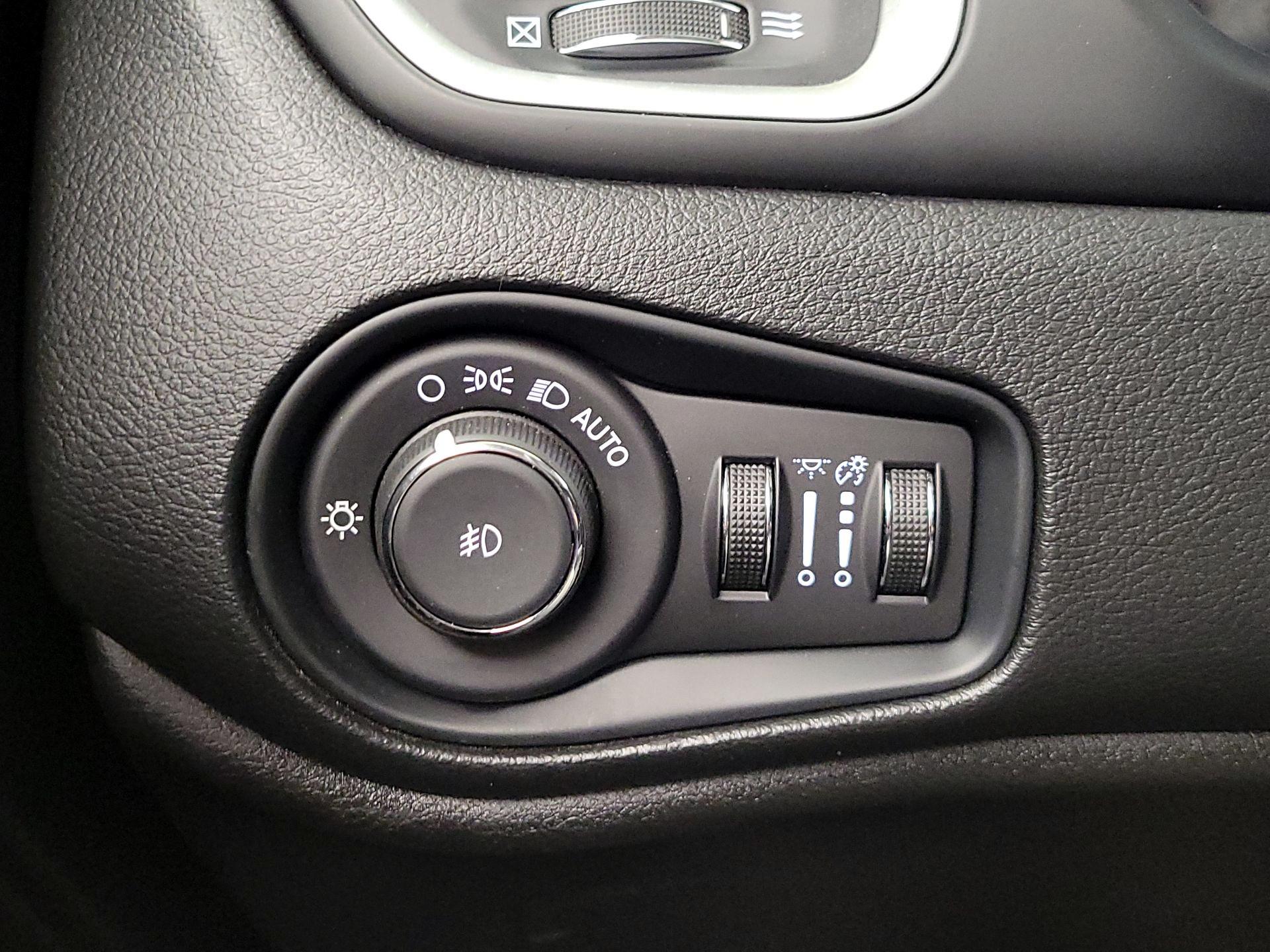 Thumbnail: 2021 Jeep Renegade - 13