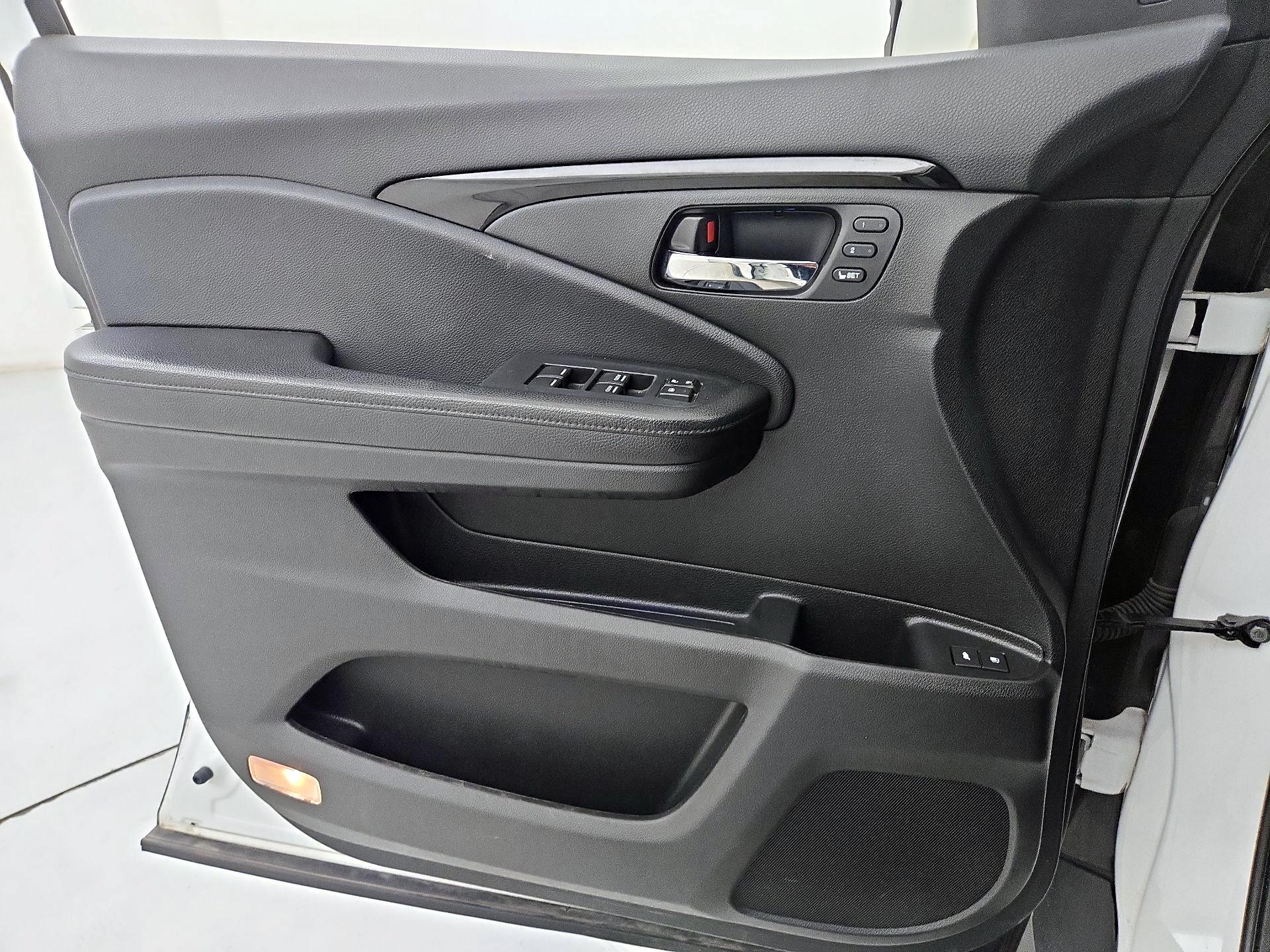 Thumbnail: 2020 Honda Pilot - 10