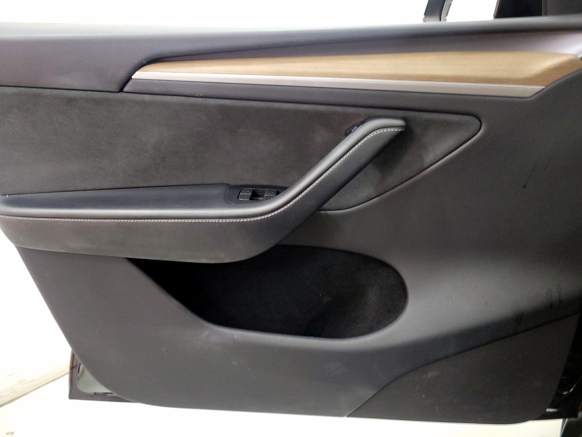Thumbnail: 2023 Tesla Model Y - 12