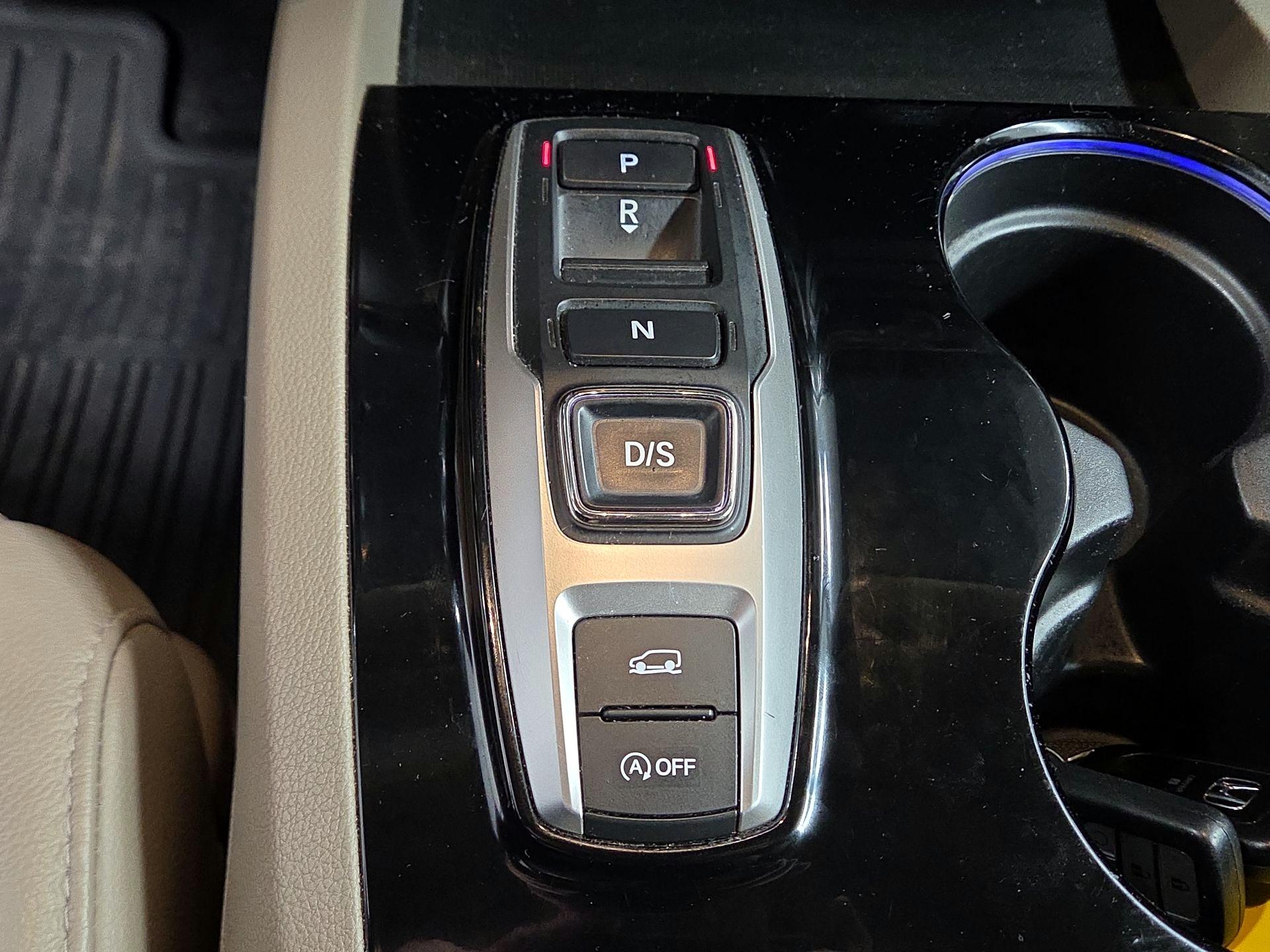 Thumbnail: 2018 Honda Pilot - 18