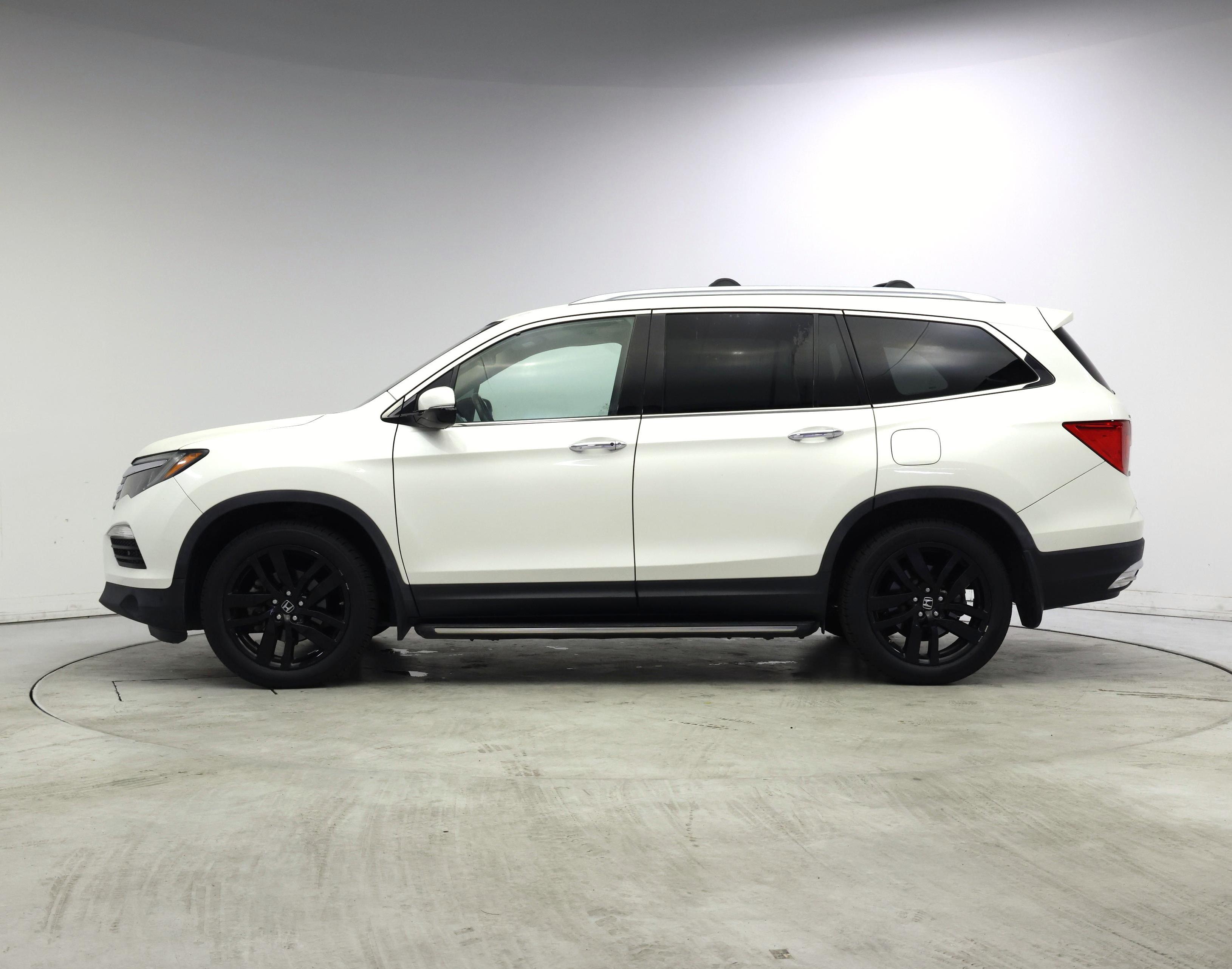 Thumbnail: 2018 Honda Pilot - 3