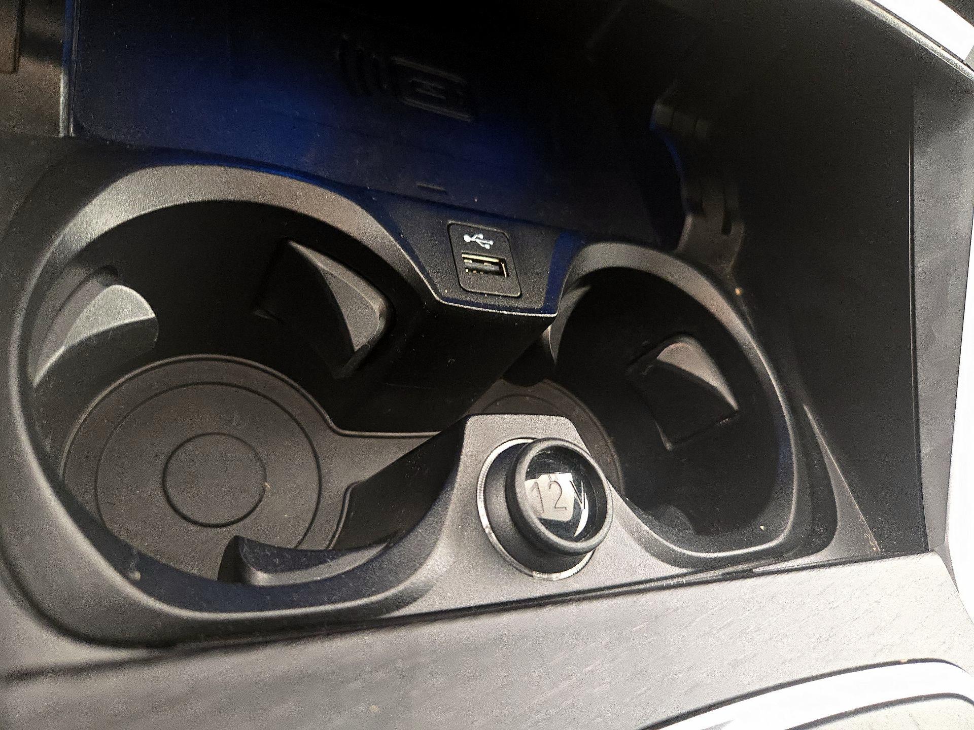 Thumbnail: 2023 BMW i4 - 19