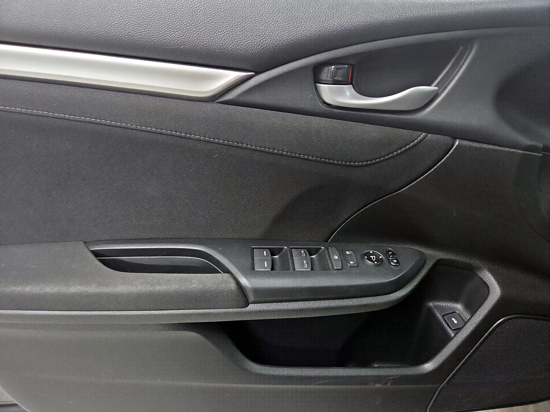 Thumbnail: 2016 Honda Civic - 12