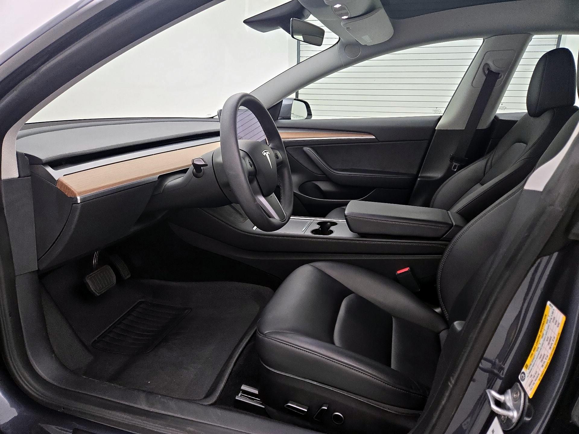 Thumbnail: 2023 Tesla Model 3 - 11