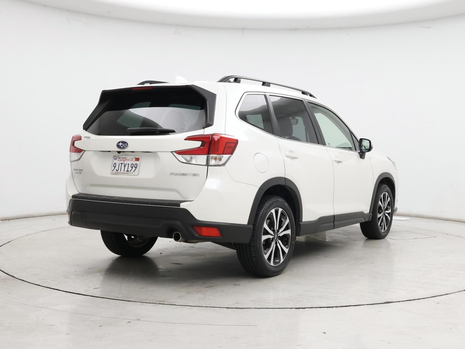 2023 Subaru Forester Limited - Photo 9
