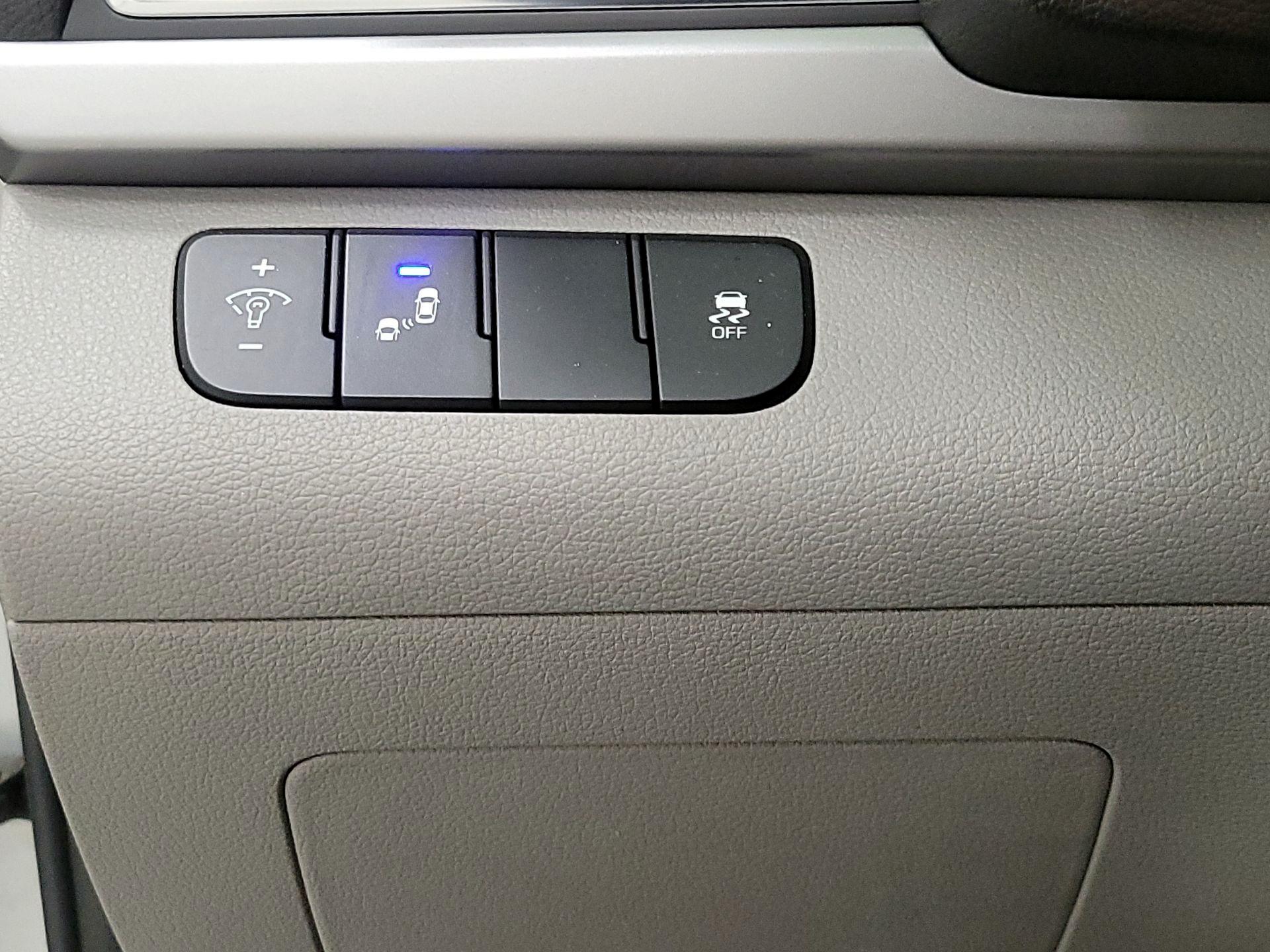 Thumbnail: 2018 Hyundai Elantra - 13