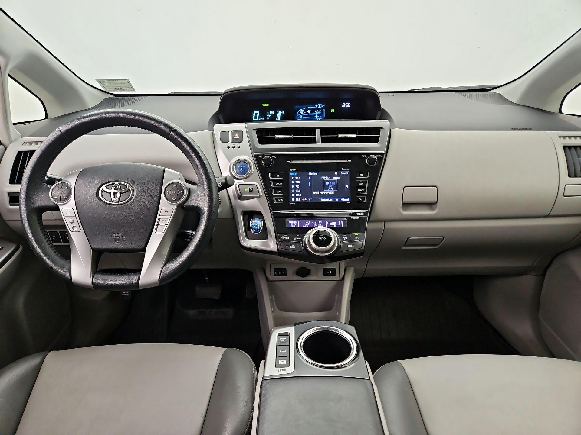 Thumbnail: 2017 Toyota Prius v - 9