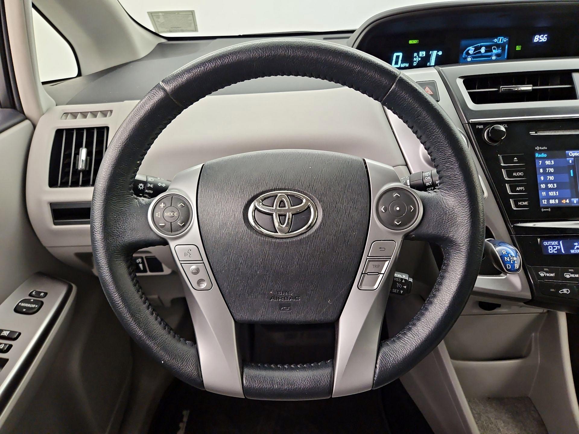 Thumbnail: 2017 Toyota Prius v - 10