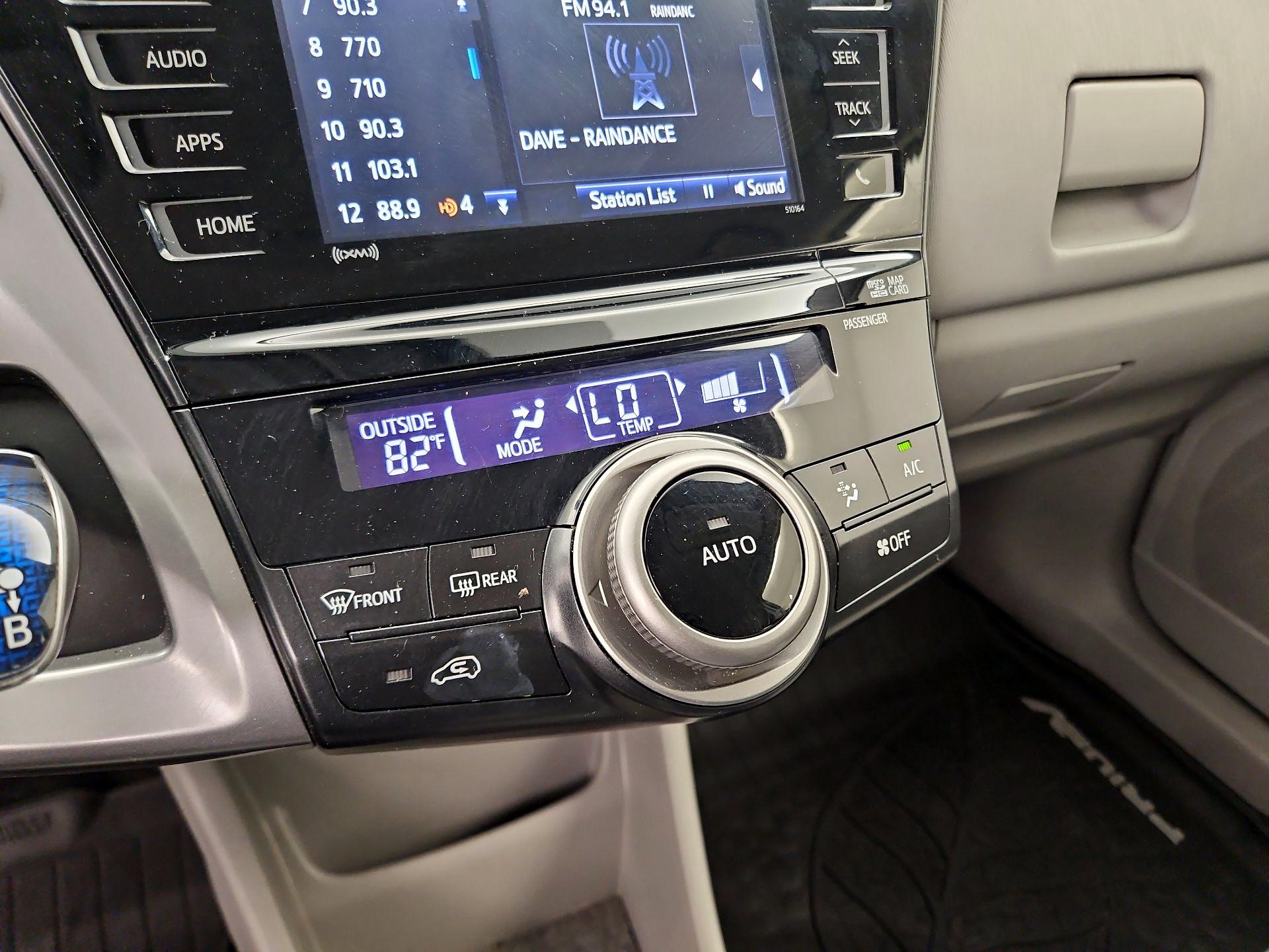 Thumbnail: 2017 Toyota Prius v - 14