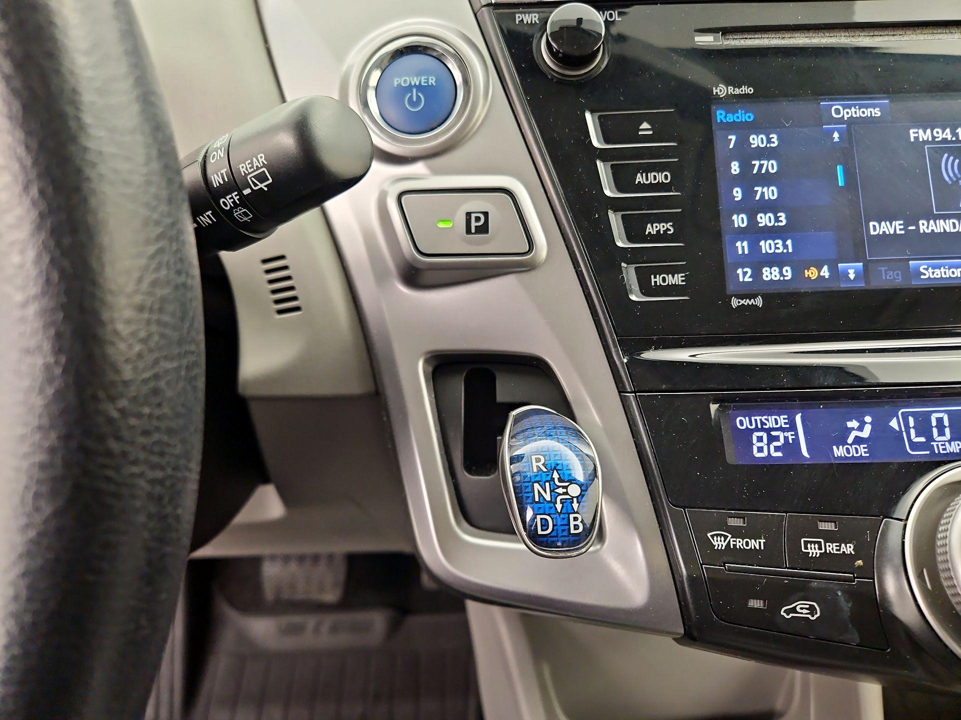 Thumbnail: 2017 Toyota Prius v - 15