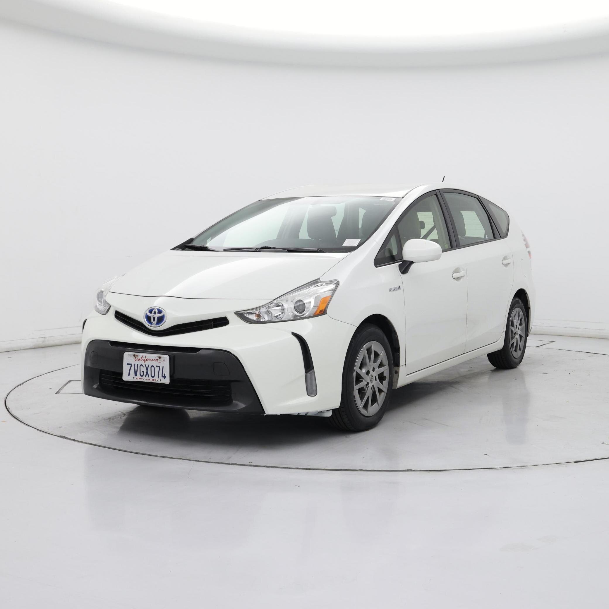 Thumbnail: 2017 Toyota Prius v - 4