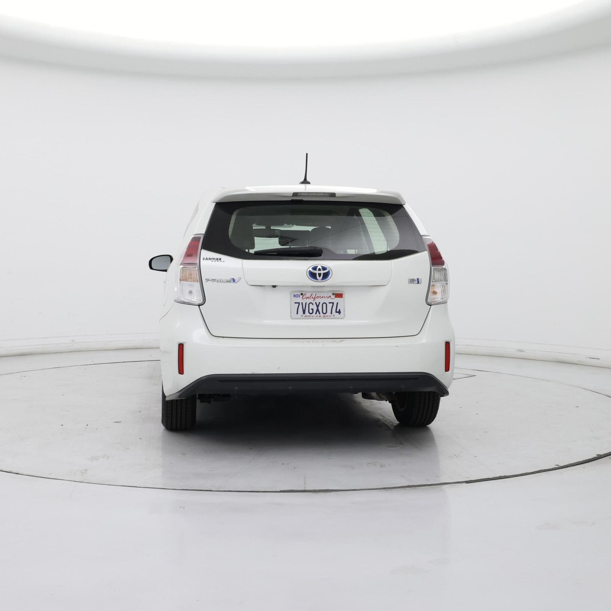 Thumbnail: 2017 Toyota Prius v - 6