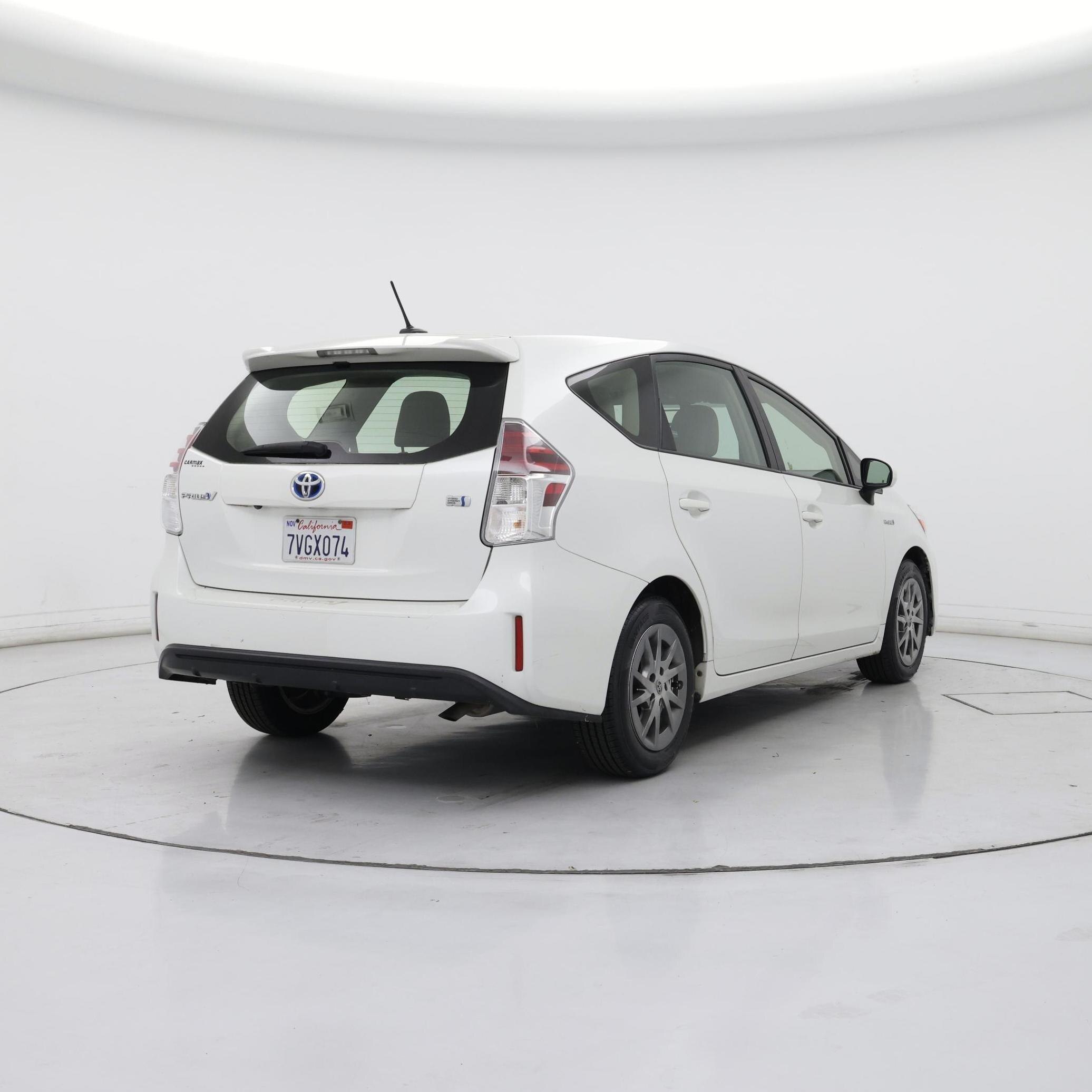 Thumbnail: 2017 Toyota Prius v - 8