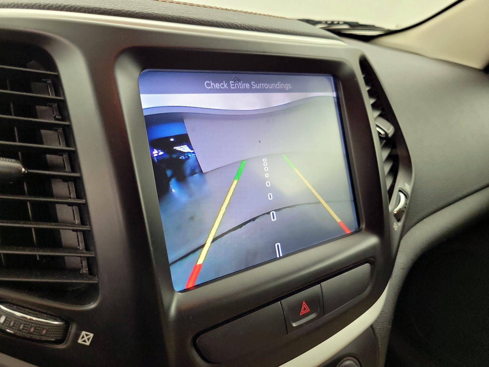 Thumbnail: 2016 Jeep Cherokee - 15