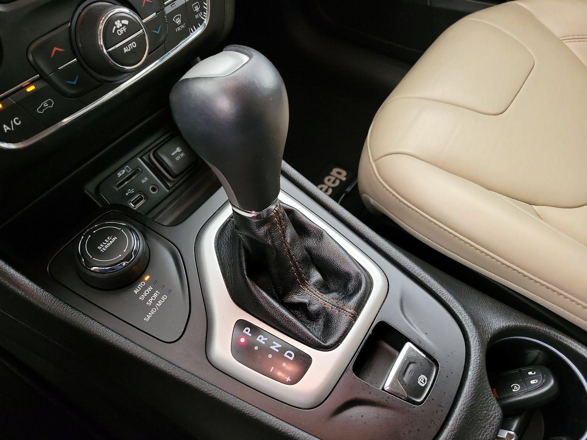 Thumbnail: 2016 Jeep Cherokee - 18