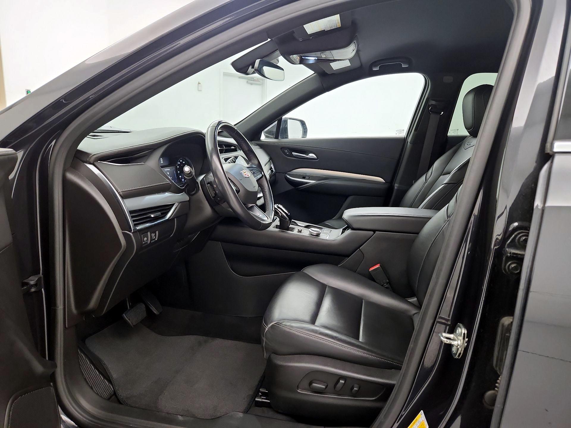 Thumbnail: 2023 Cadillac XT4 - 11