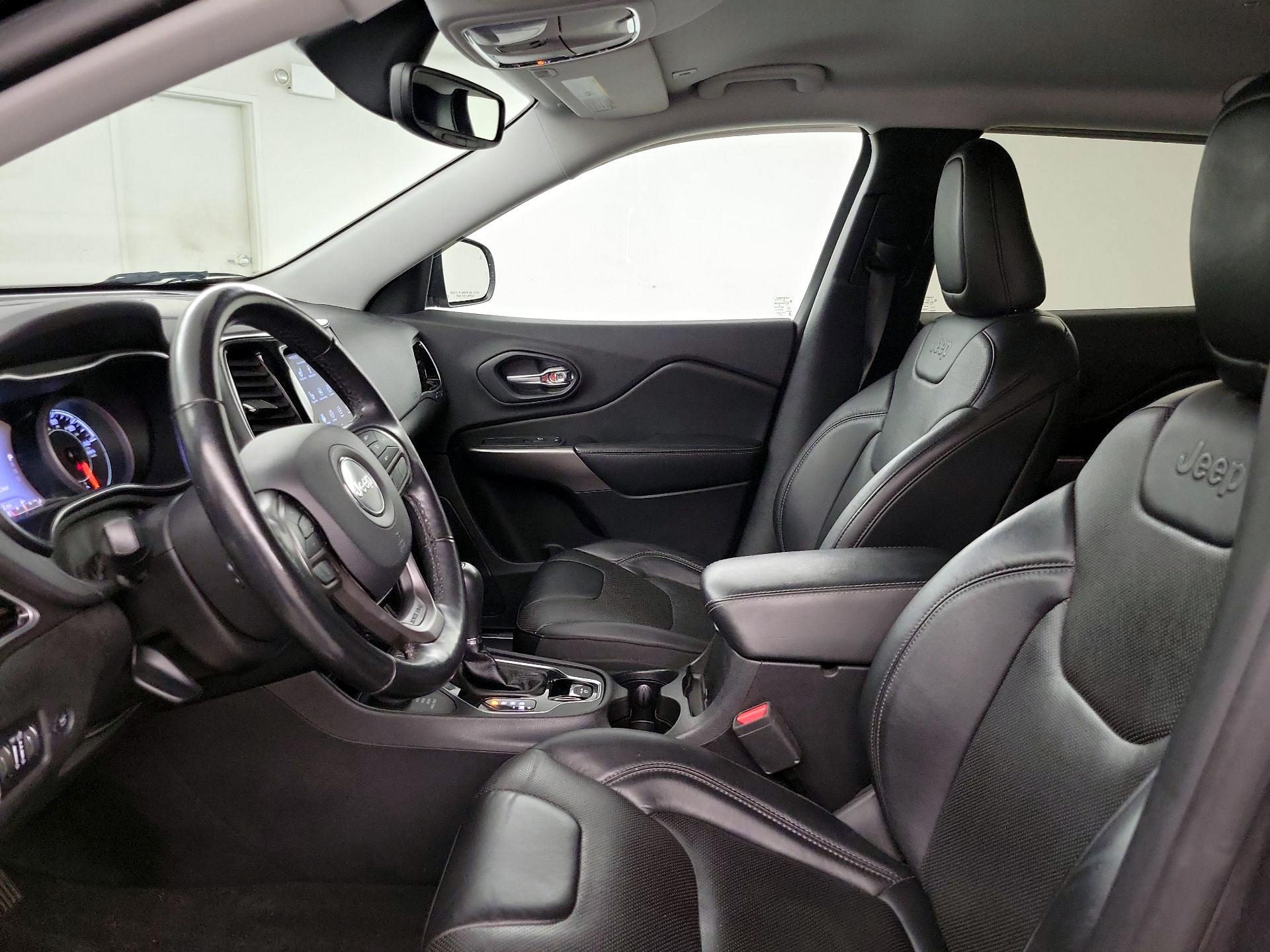 Thumbnail: 2019 Jeep Cherokee - 11