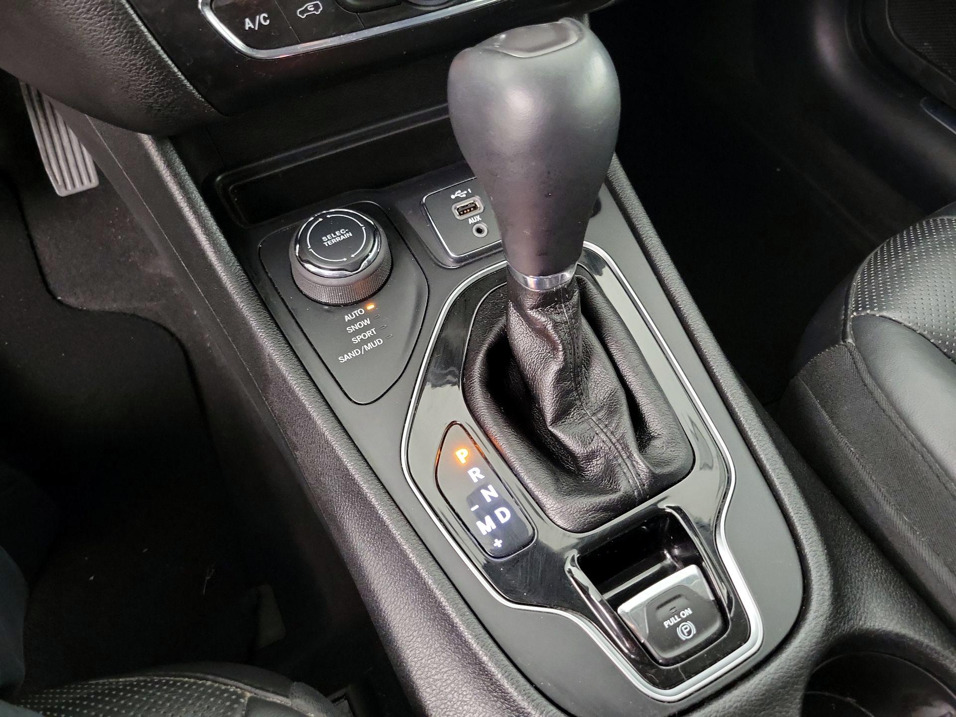 Thumbnail: 2019 Jeep Cherokee - 17