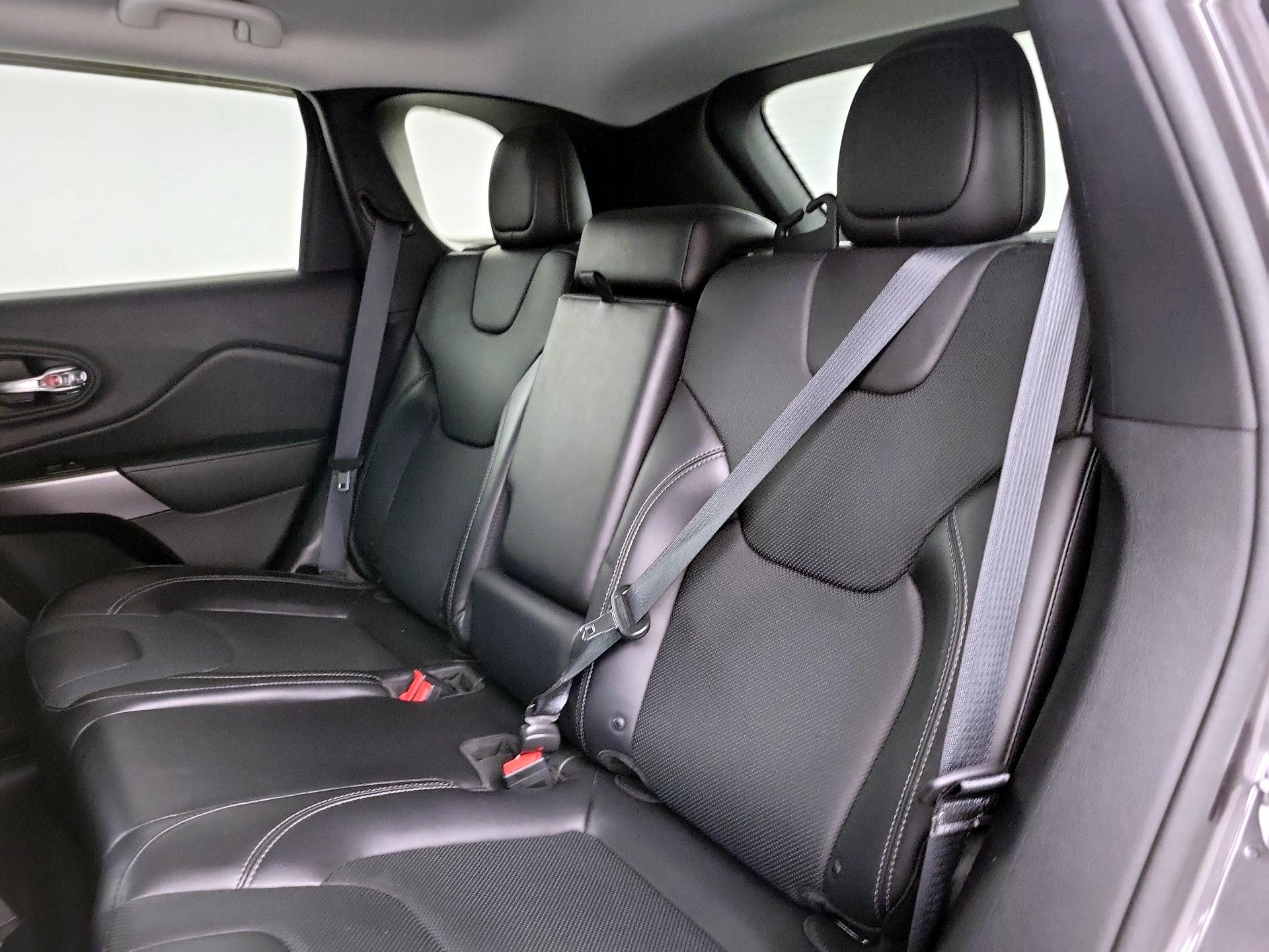 Thumbnail: 2019 Jeep Cherokee - 19