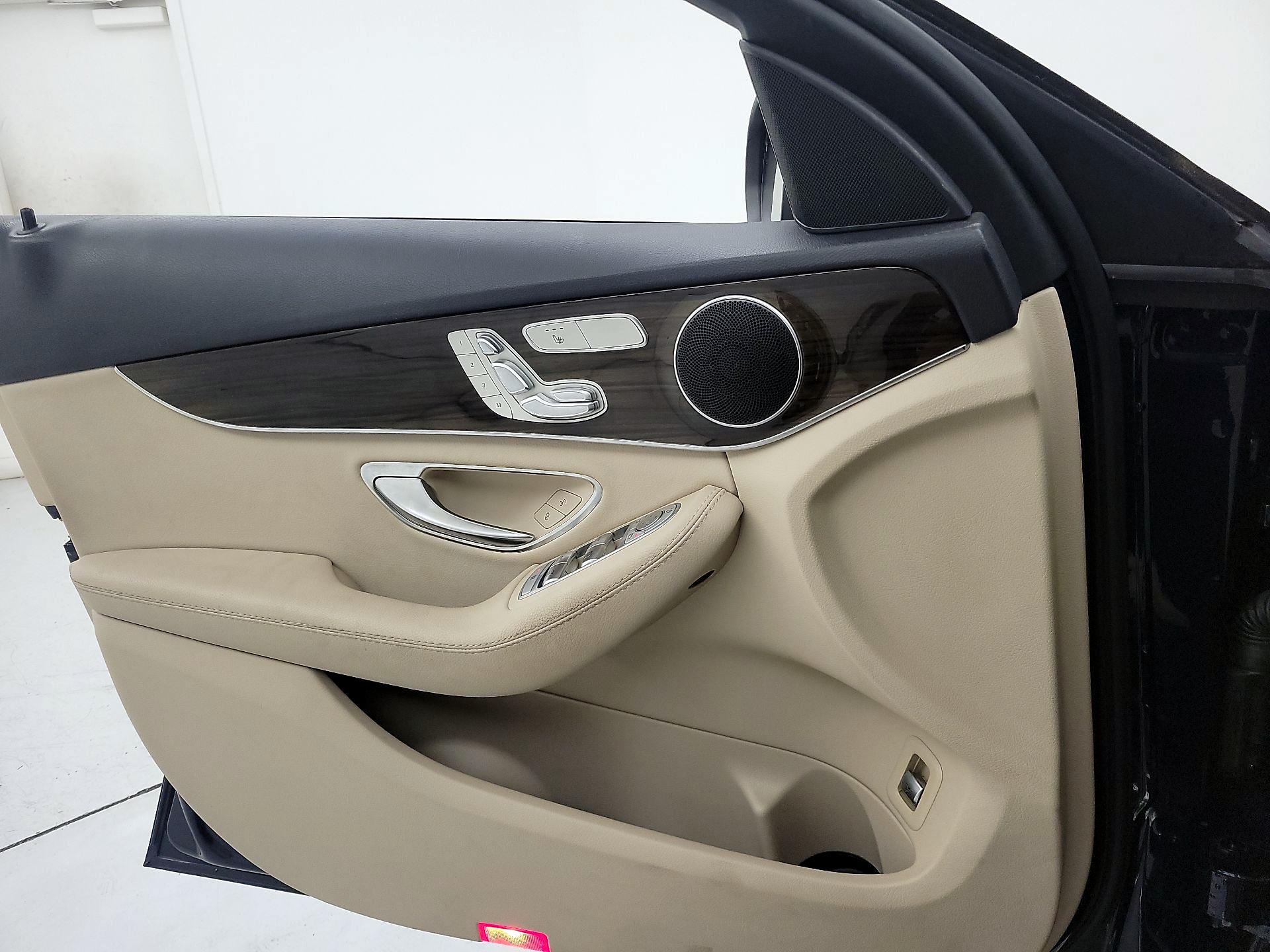 Thumbnail: 2016 Mercedes-Benz C-Class - 12