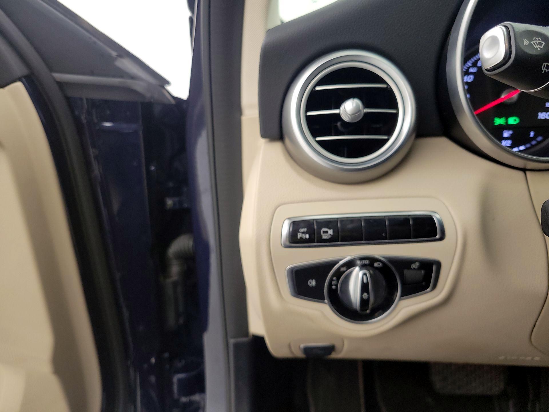Thumbnail: 2016 Mercedes-Benz C-Class - 13