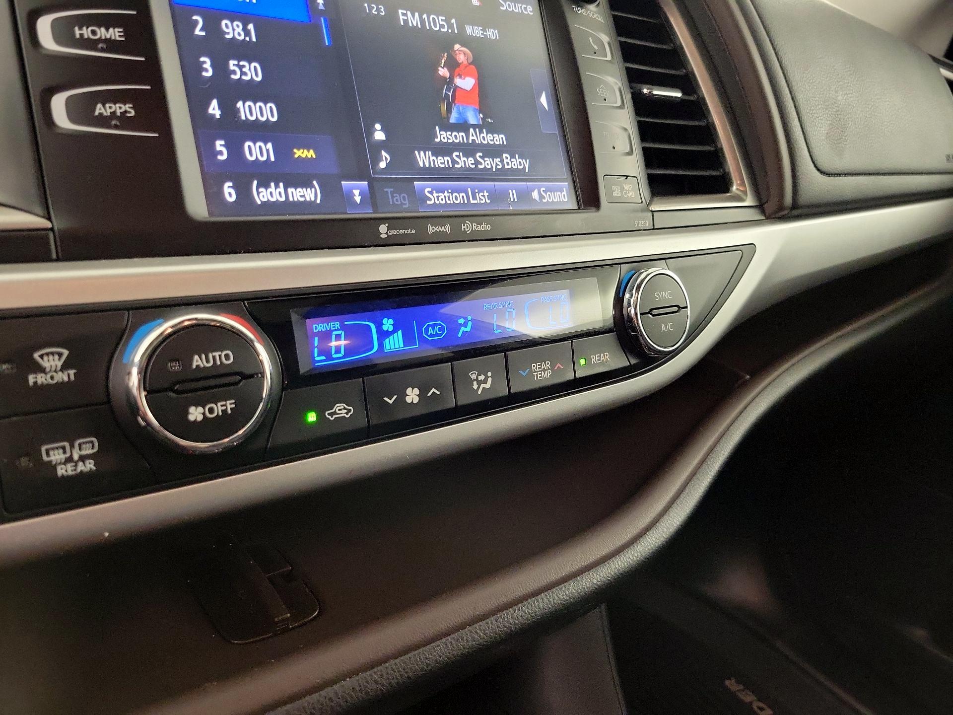 Thumbnail: 2019 Toyota Highlander - 16