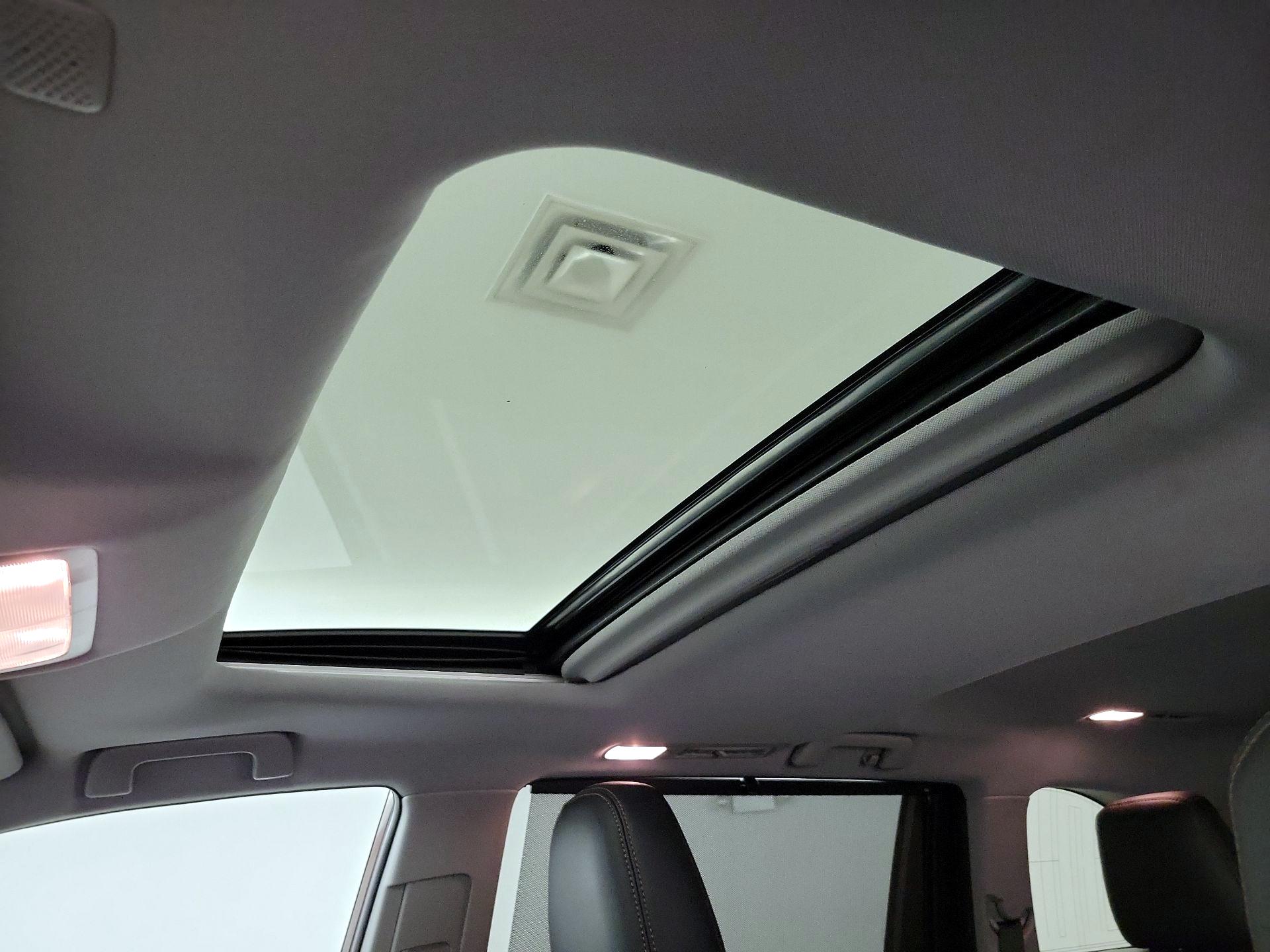Thumbnail: 2019 Toyota Highlander - 19