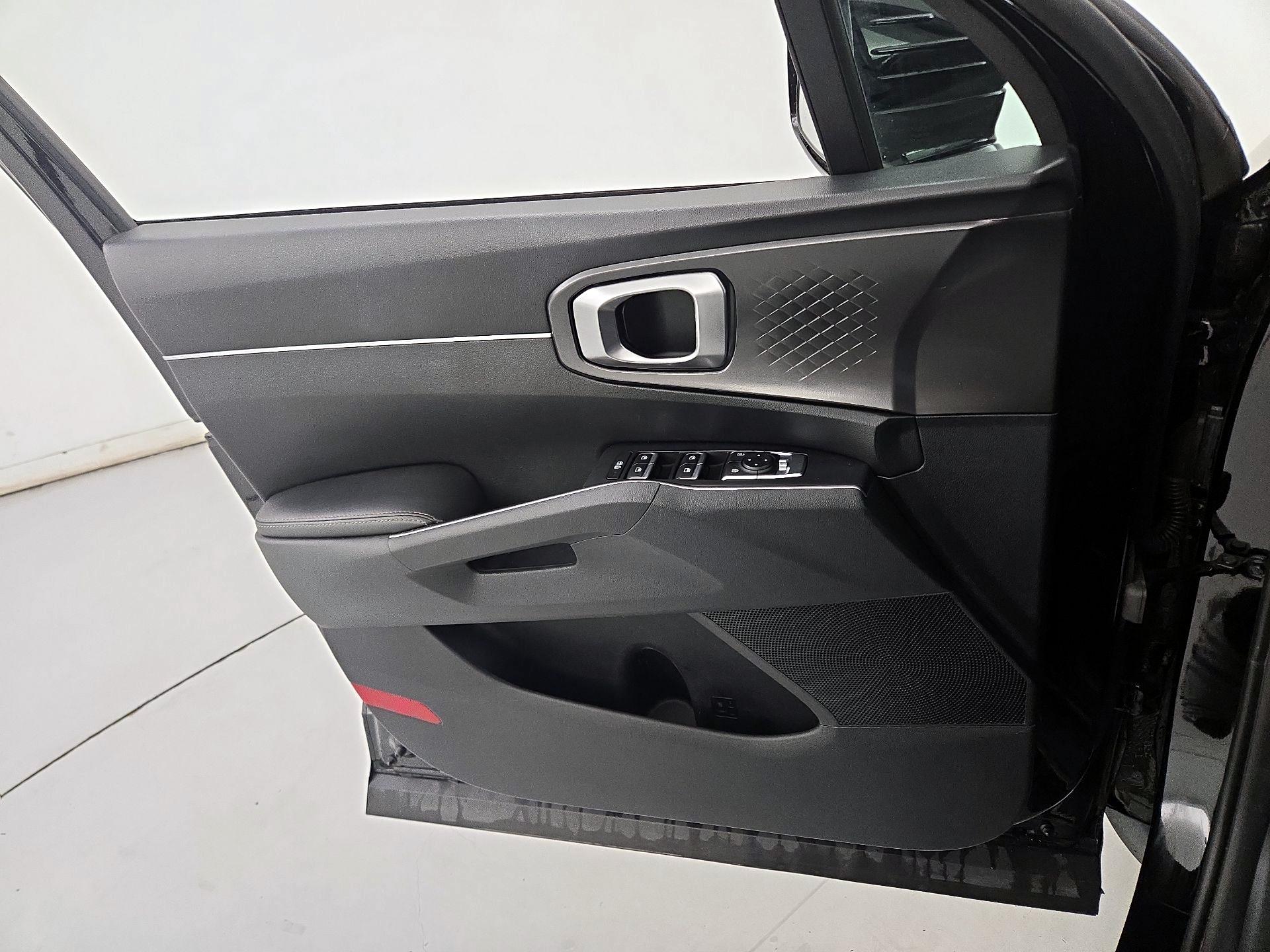 Thumbnail: 2022 Kia Sorento - 12